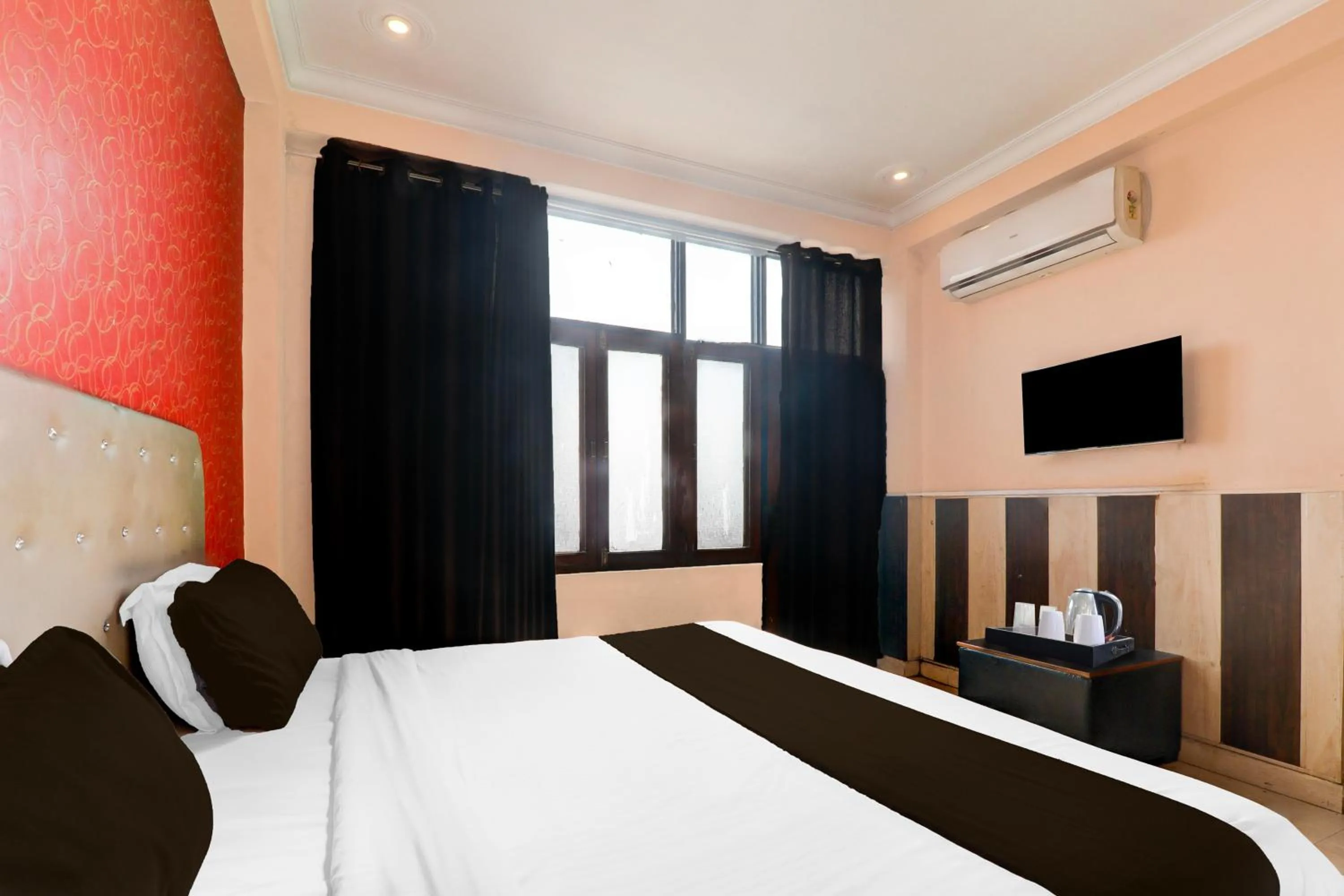Bedroom, Bed in Super Hotel O Sharda Nagar Lucknow