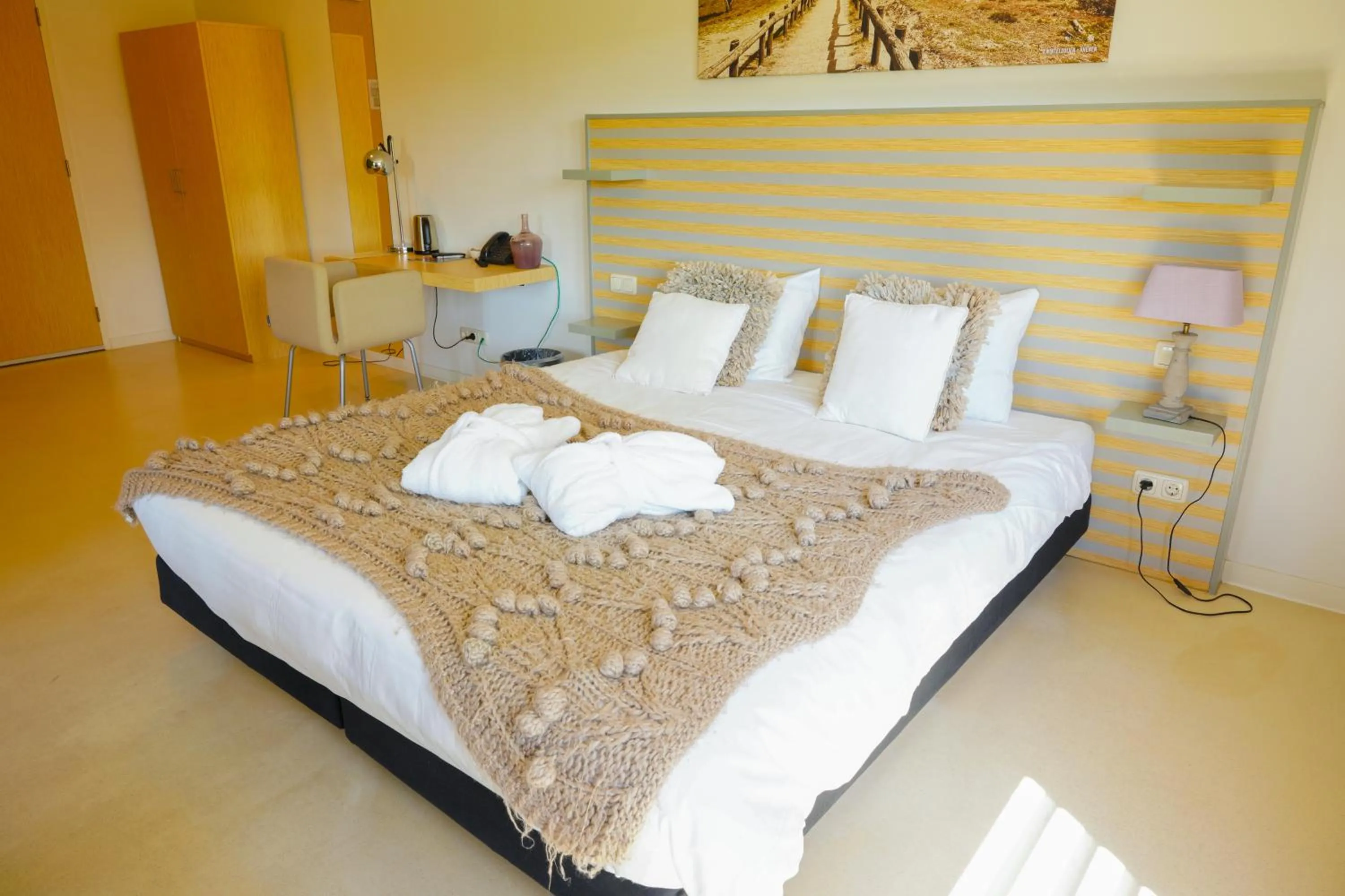 Photo of the whole room, Bed in Boshotel Overberg