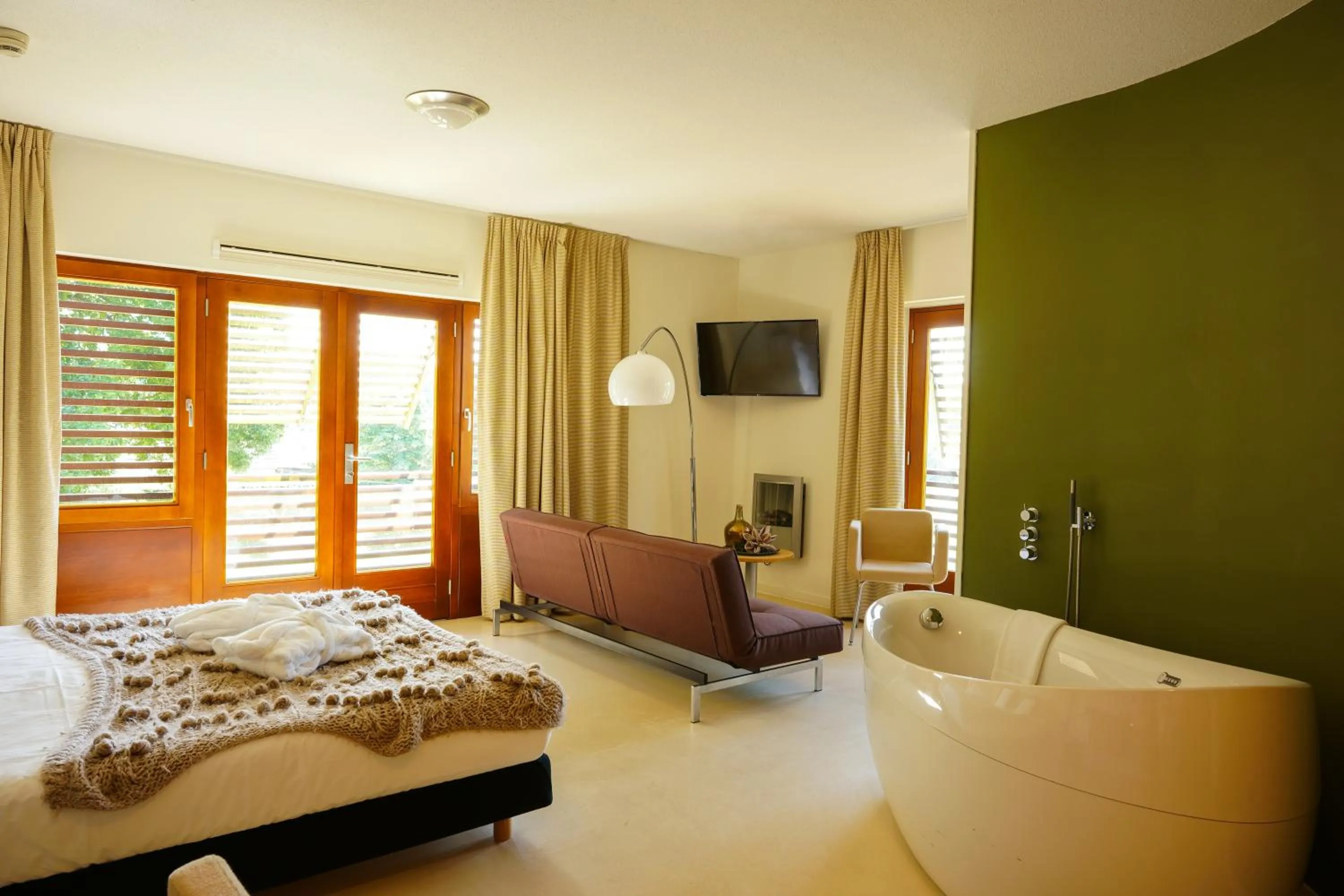 Photo of the whole room, Bed in Boshotel Overberg