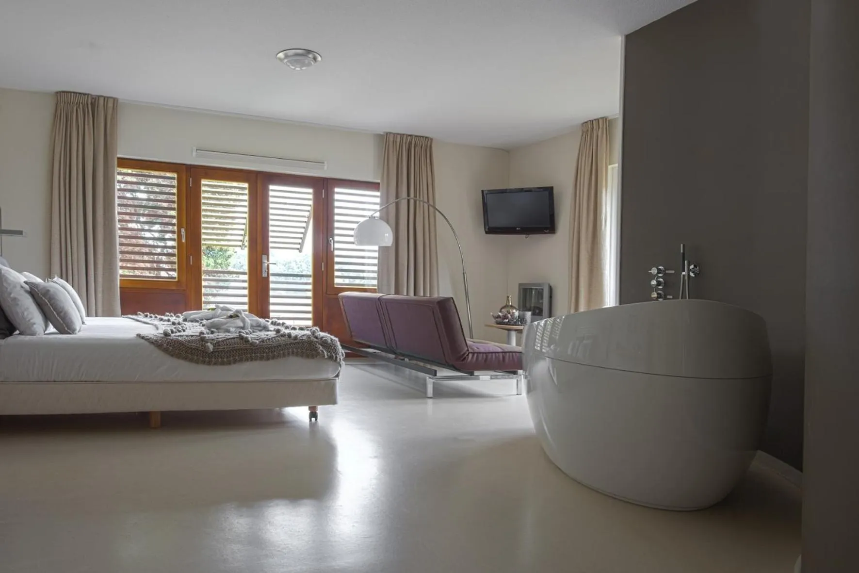 Photo of the whole room, Bed in Boshotel Overberg