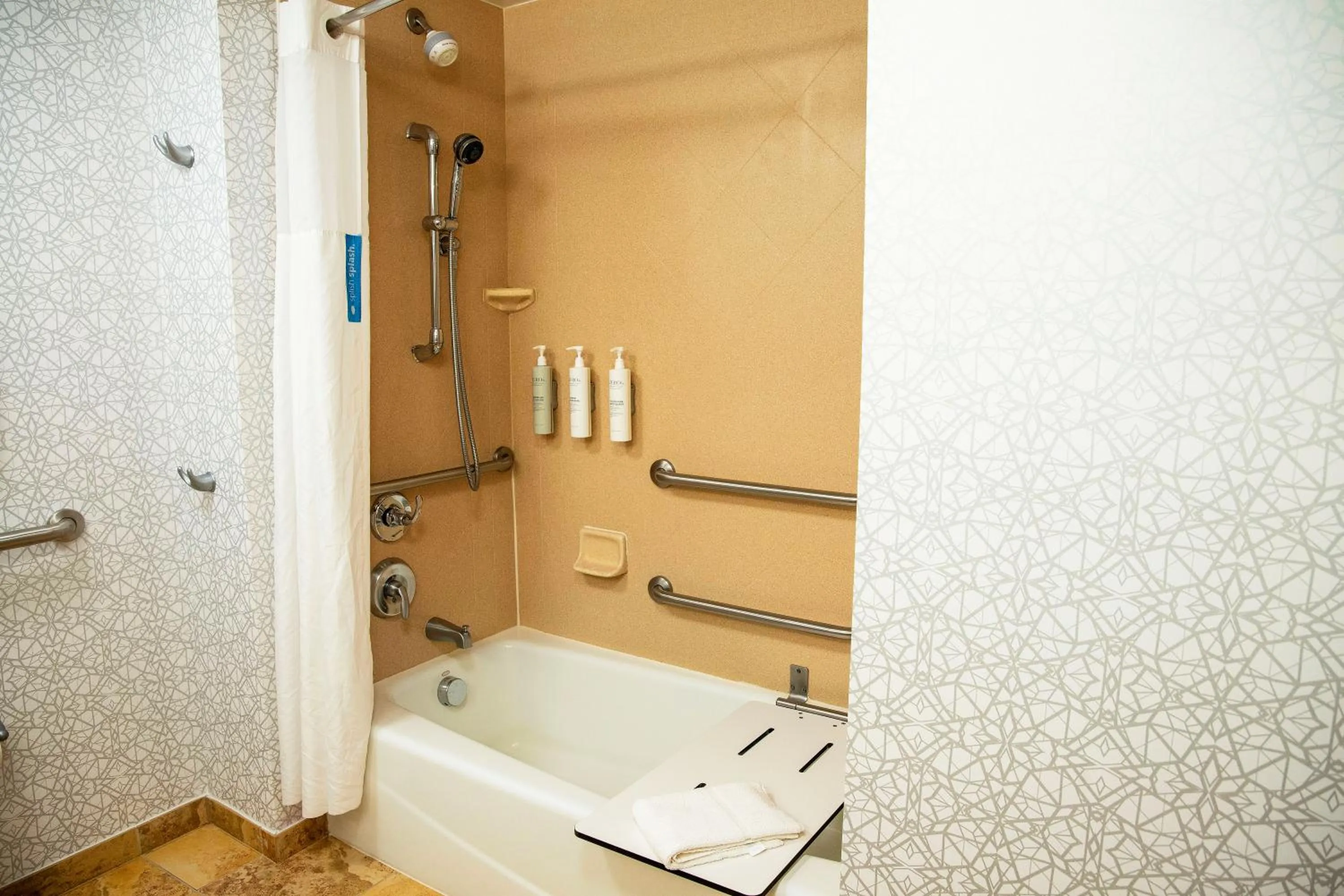 Bath in Hampton Inn & Suites Jacksonville