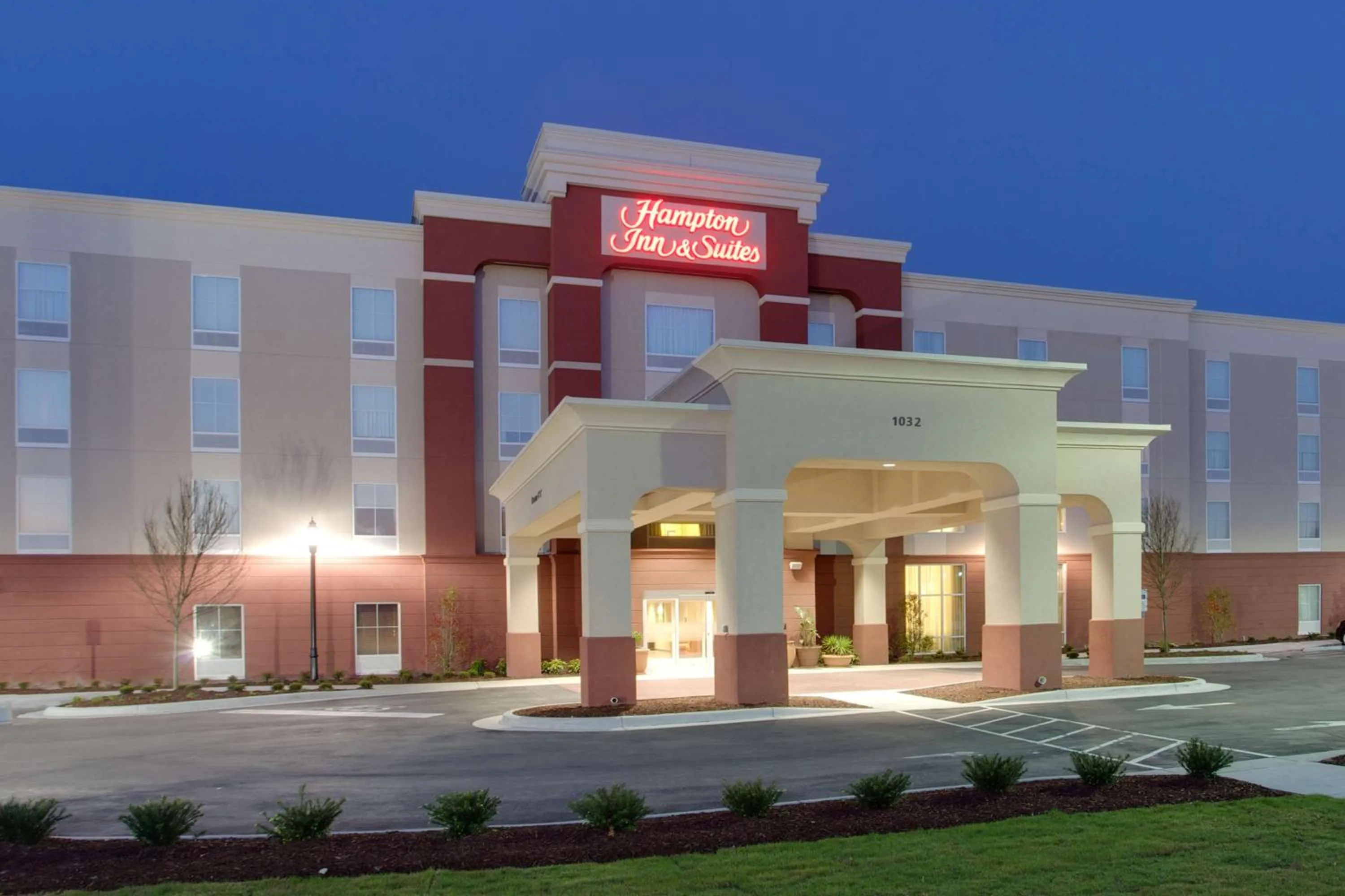Property building in Hampton Inn & Suites Jacksonville
