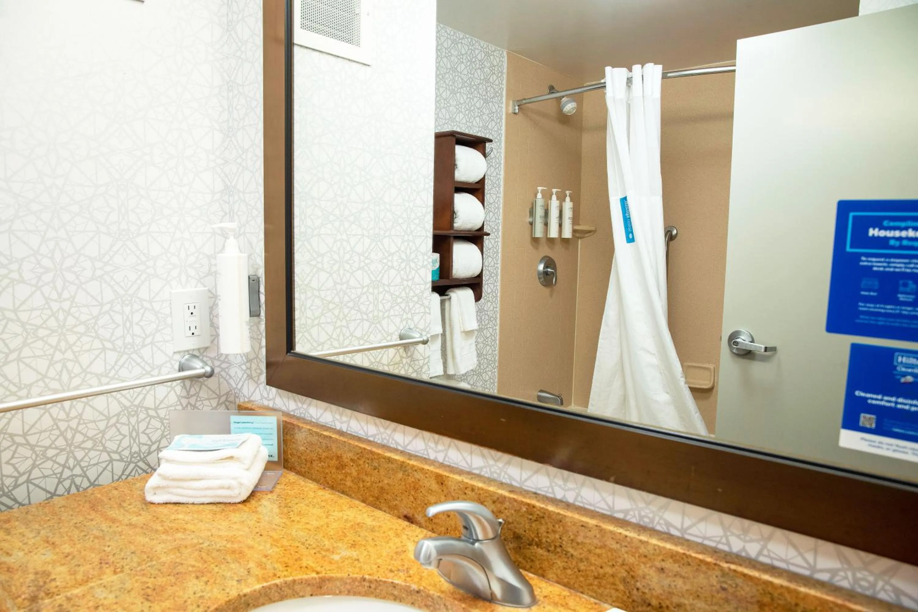 Bathroom in Hampton Inn & Suites Jacksonville