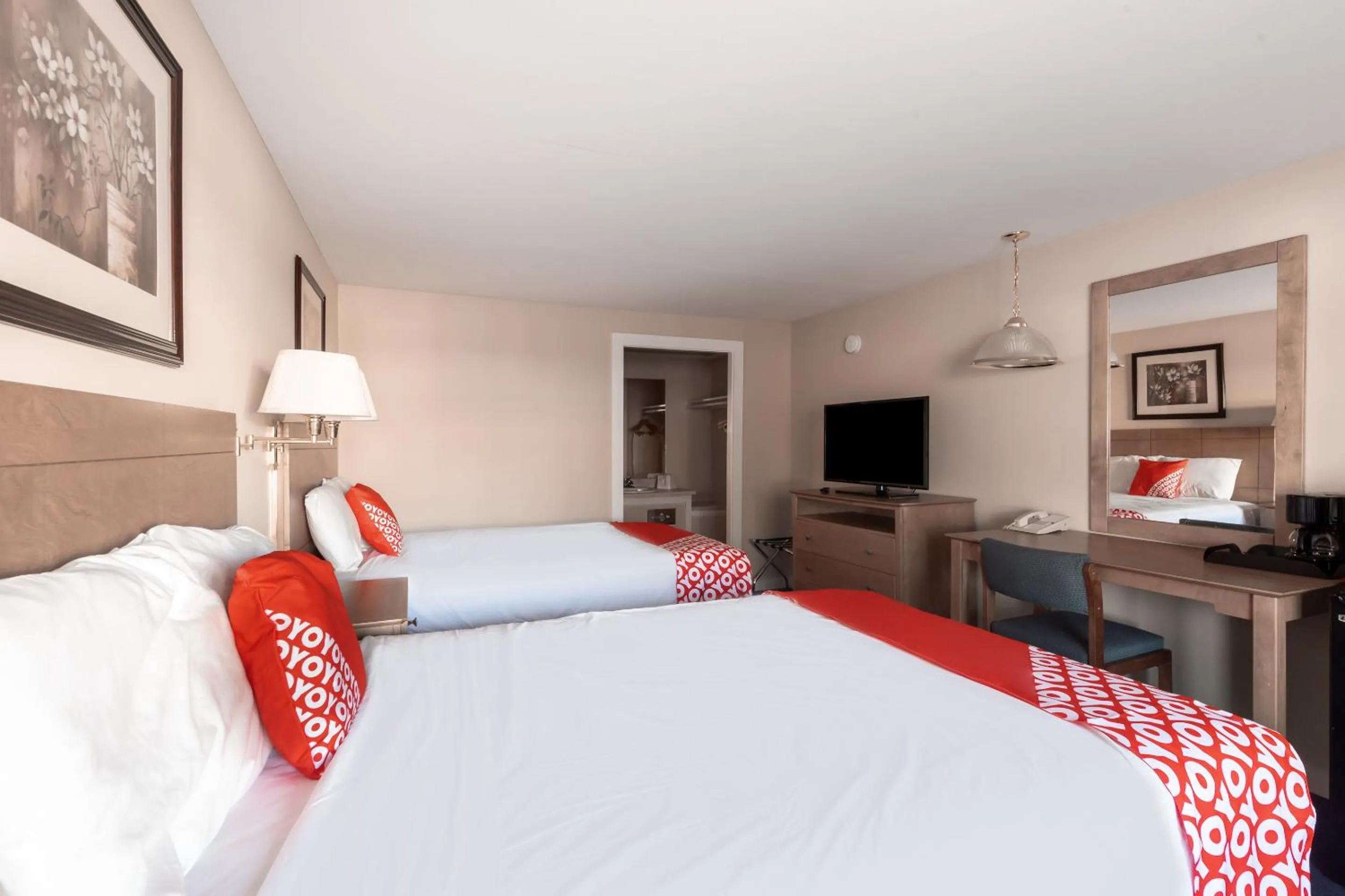 Bedroom in OYO Hotel Wadsworth OH I-76