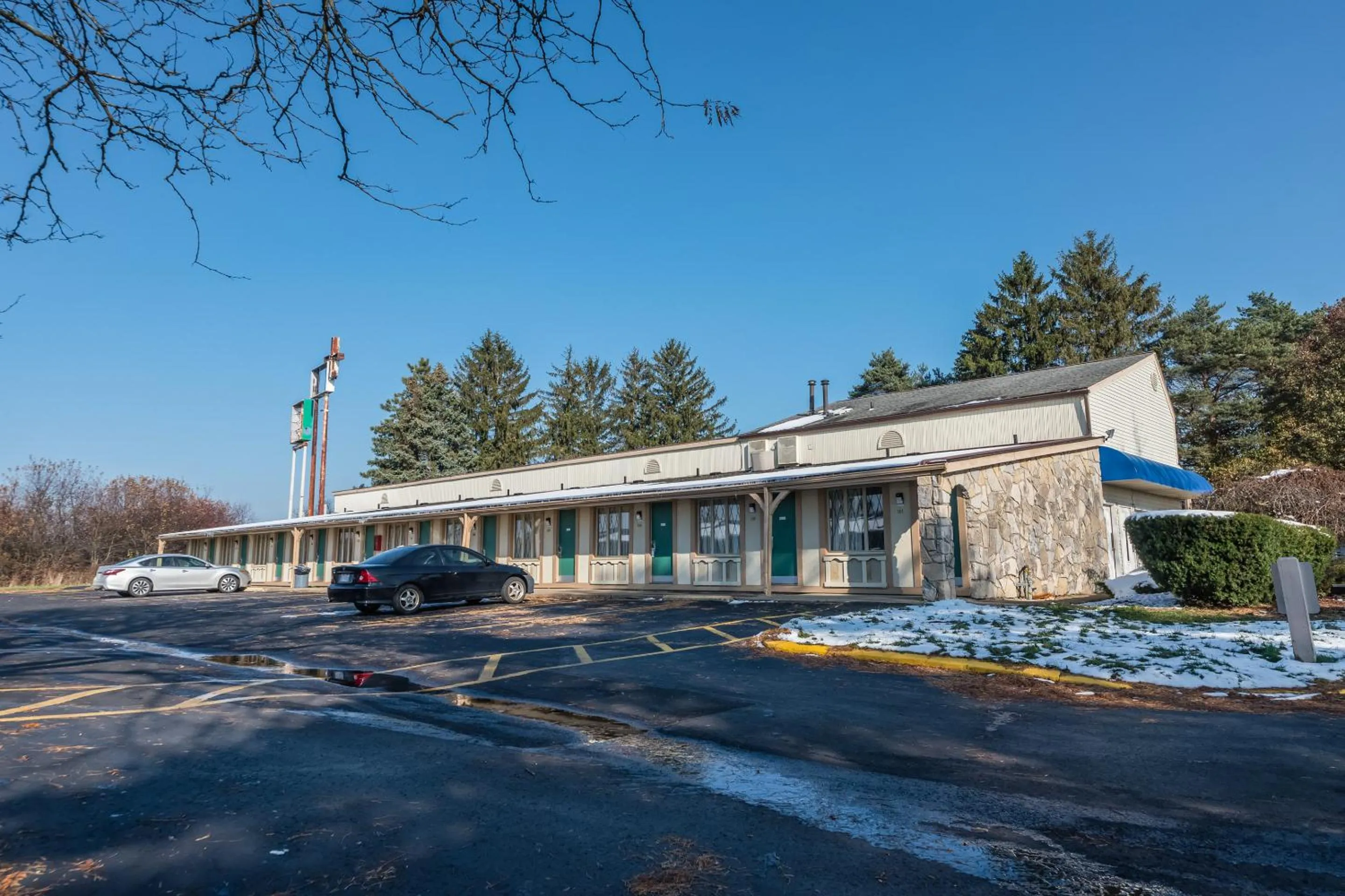 Property Building in OYO Hotel Wadsworth OH I-76