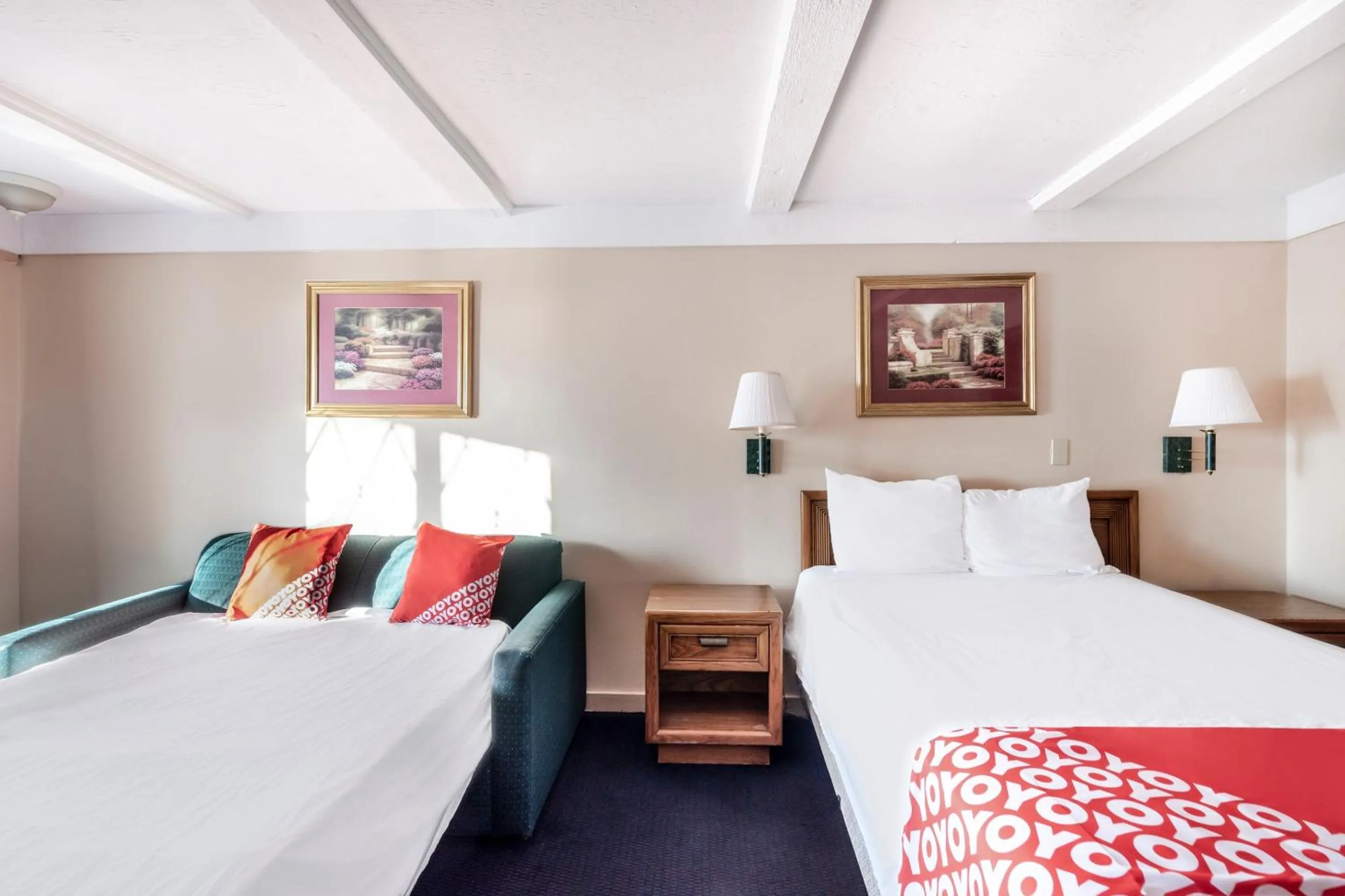 Bedroom in OYO Hotel Wadsworth OH I-76