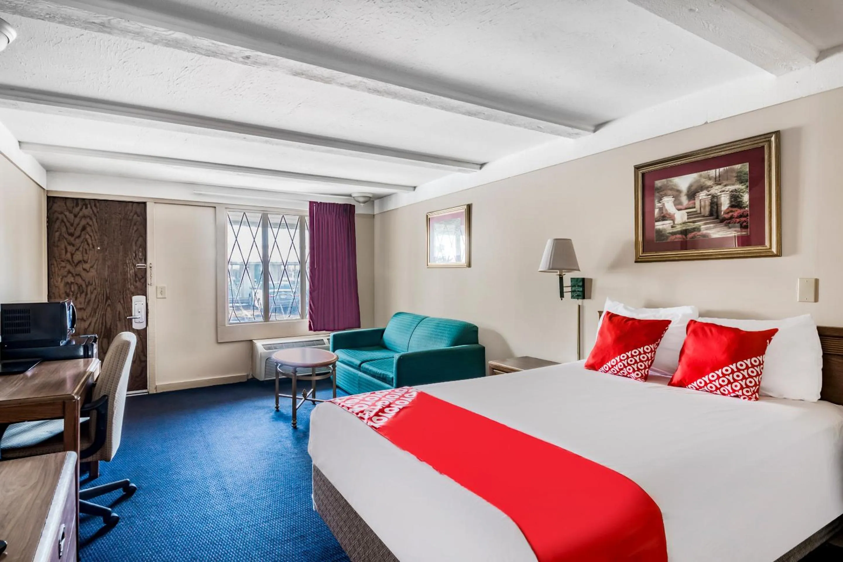 Bedroom in OYO Hotel Wadsworth OH I-76