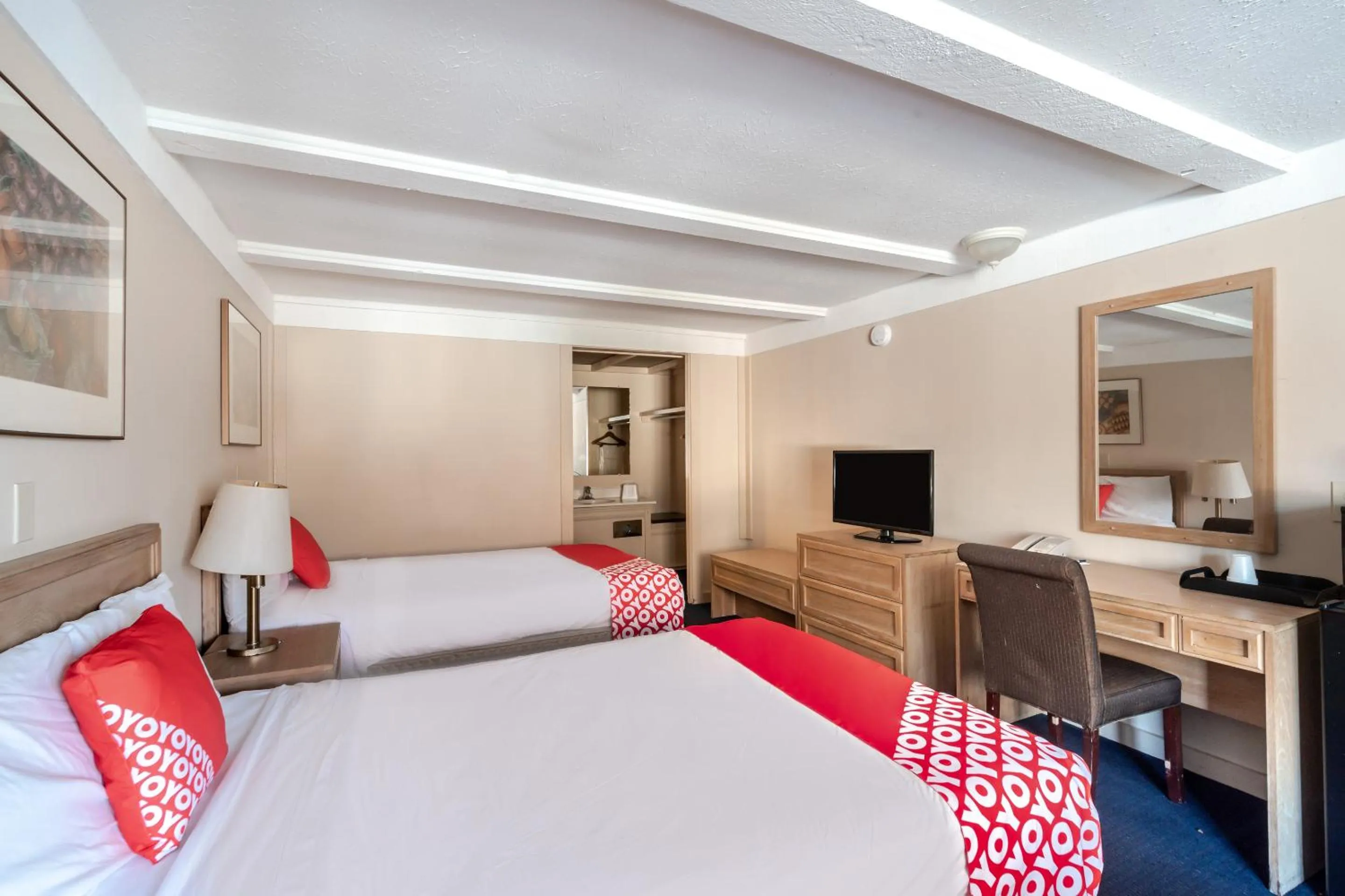 Bedroom in OYO Hotel Wadsworth OH I-76