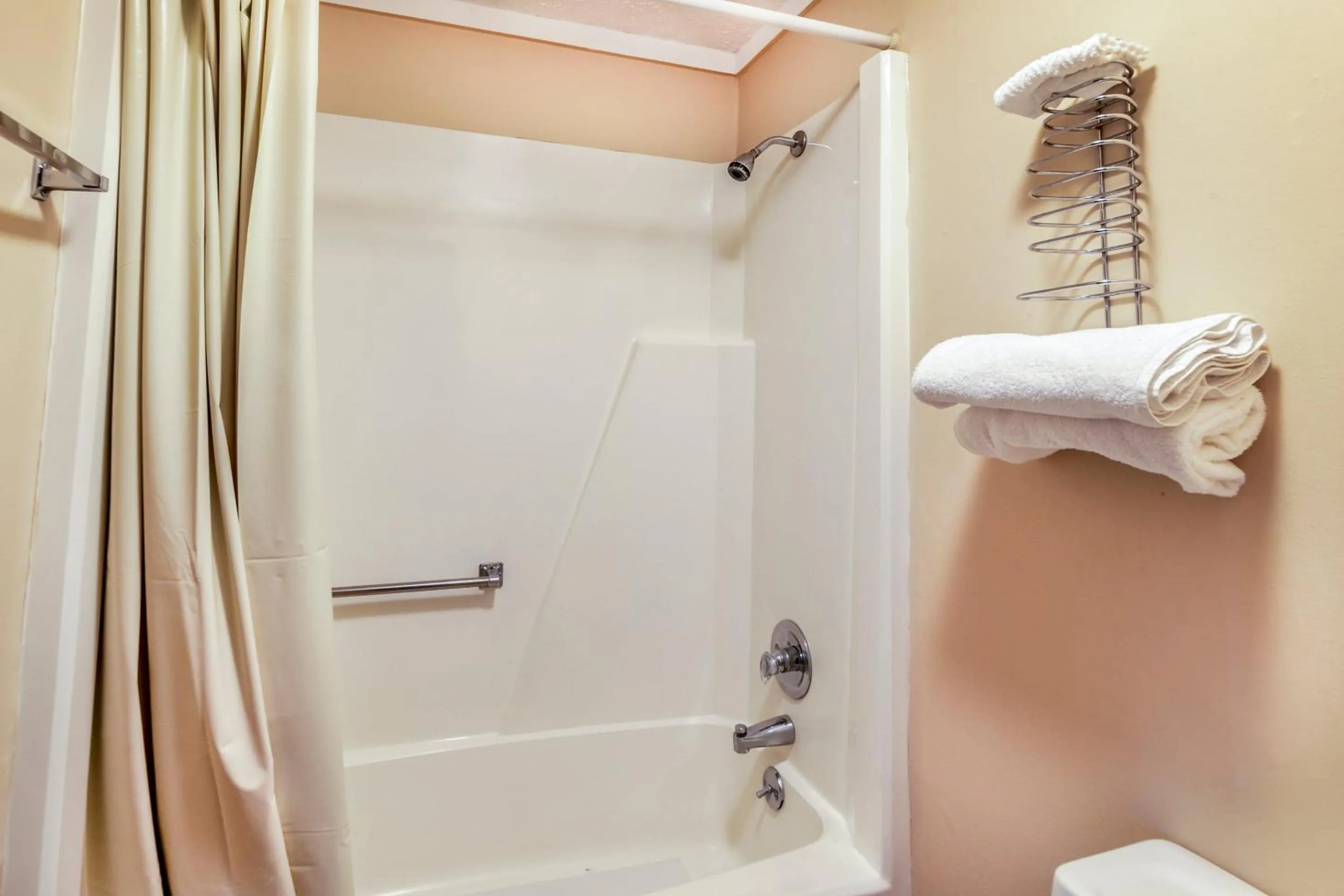 Bathroom in OYO Hotel Wadsworth OH I-76