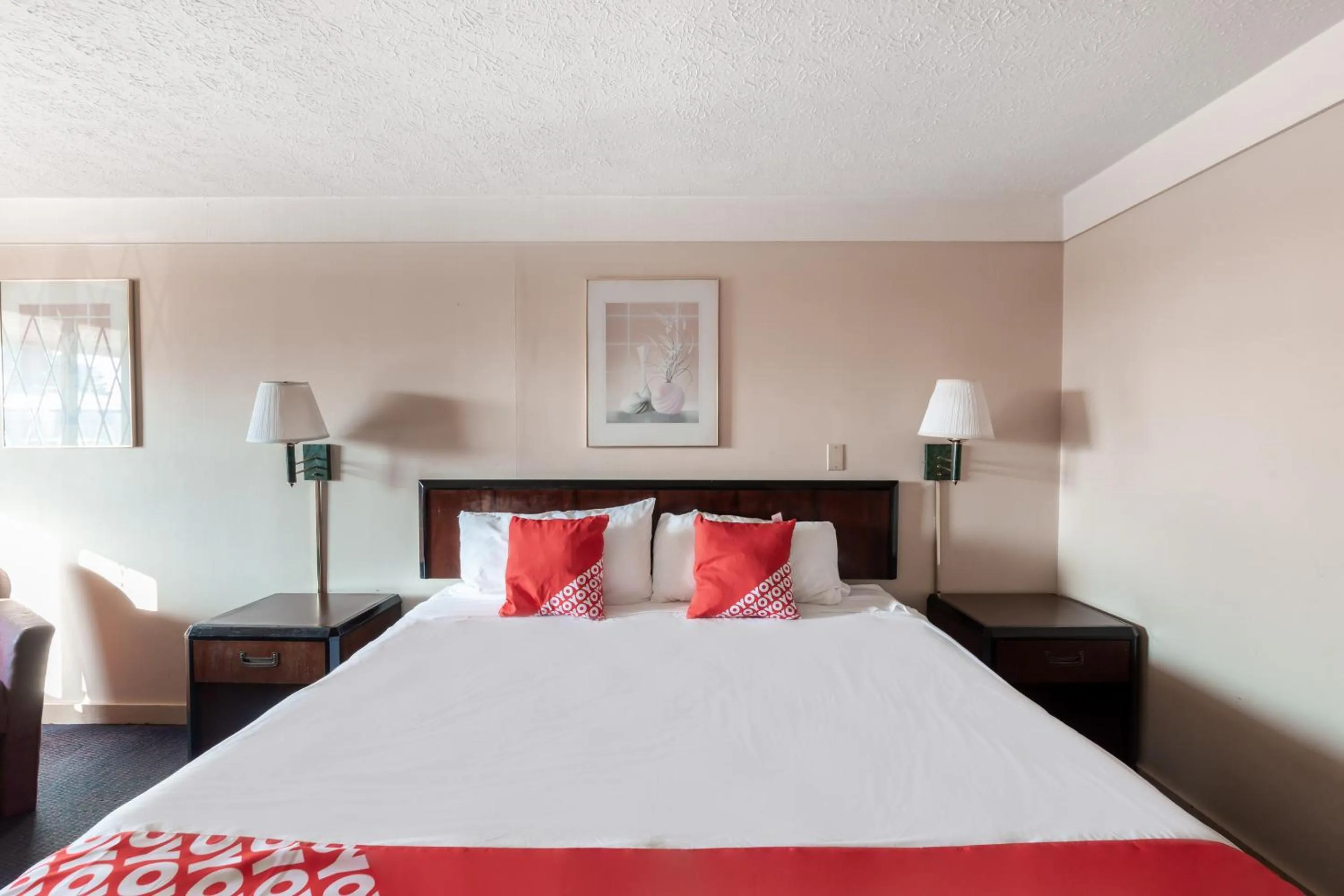 Bedroom in OYO Hotel Wadsworth OH I-76