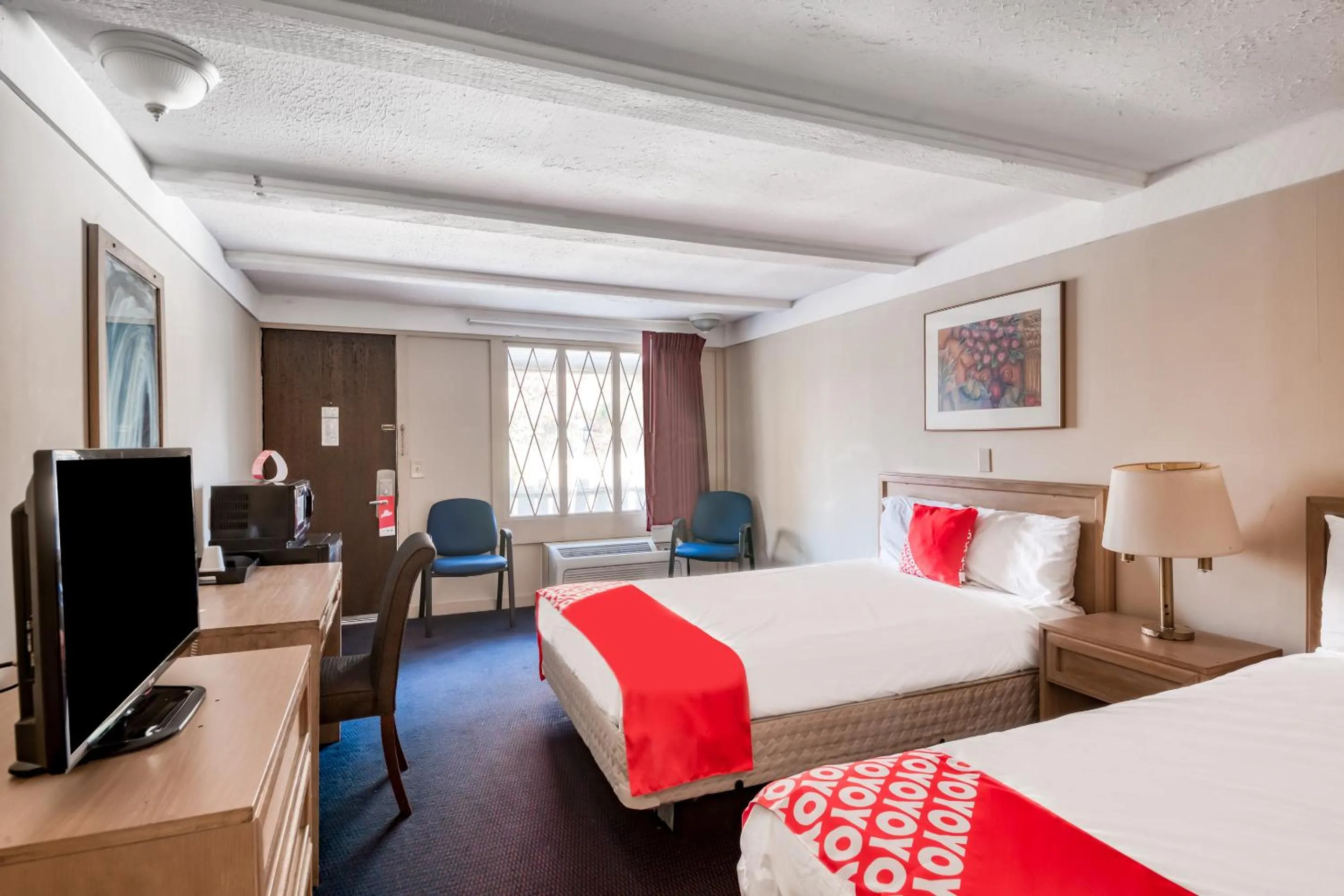 Bedroom in OYO Hotel Wadsworth OH I-76