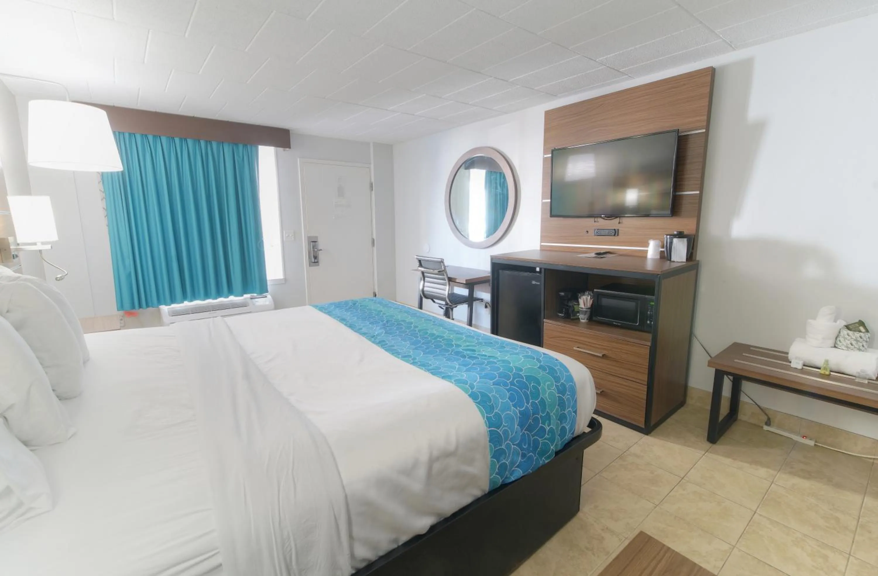 Photo of the whole room, Bed in Oceans 2700