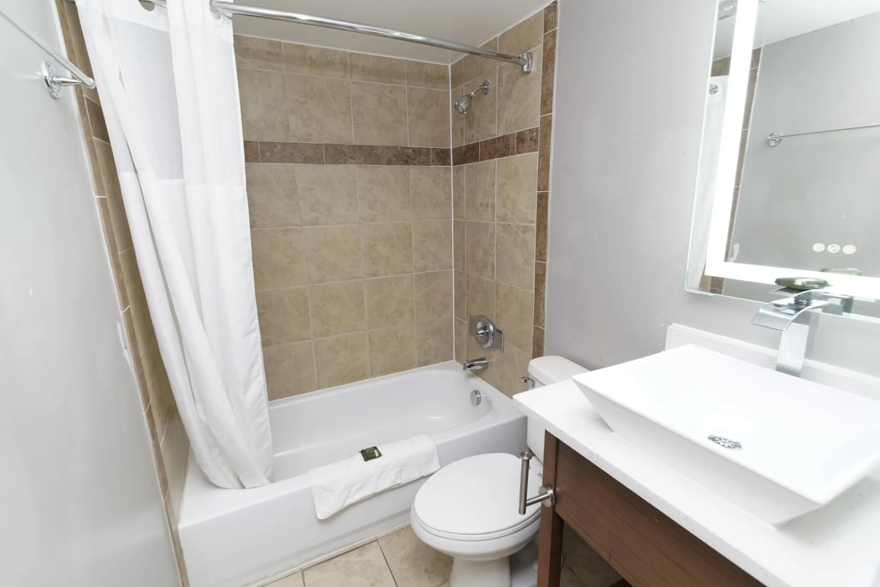 Shower in Oceans 2700