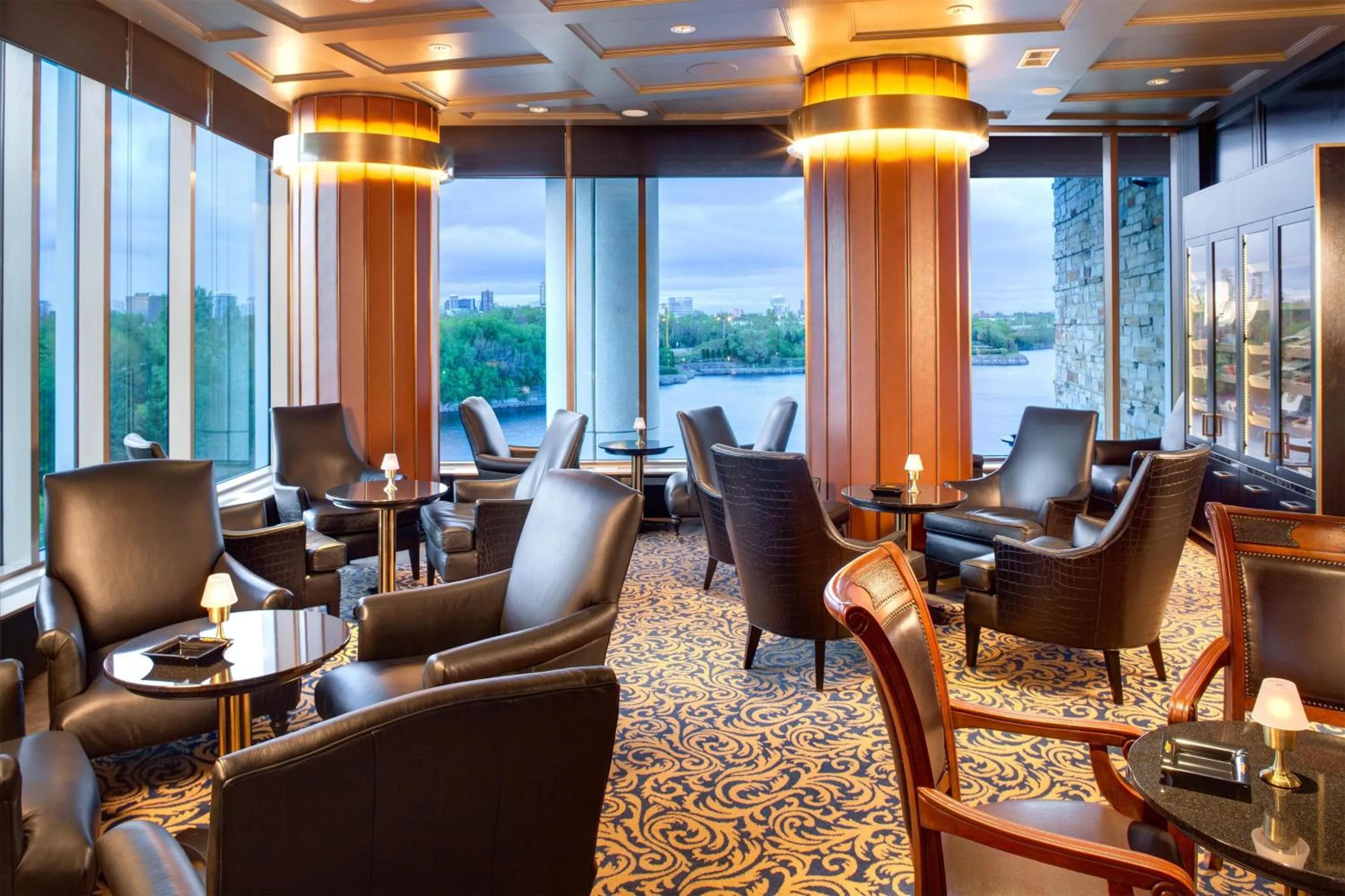 Restaurant/places to eat in Hilton Lac-Leamy