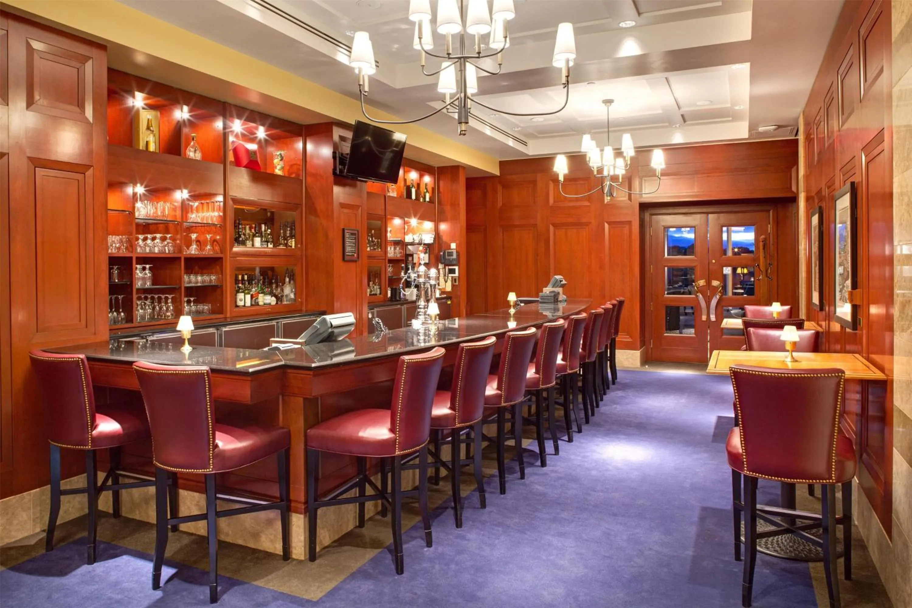 Restaurant/places to eat in Hilton Lac-Leamy