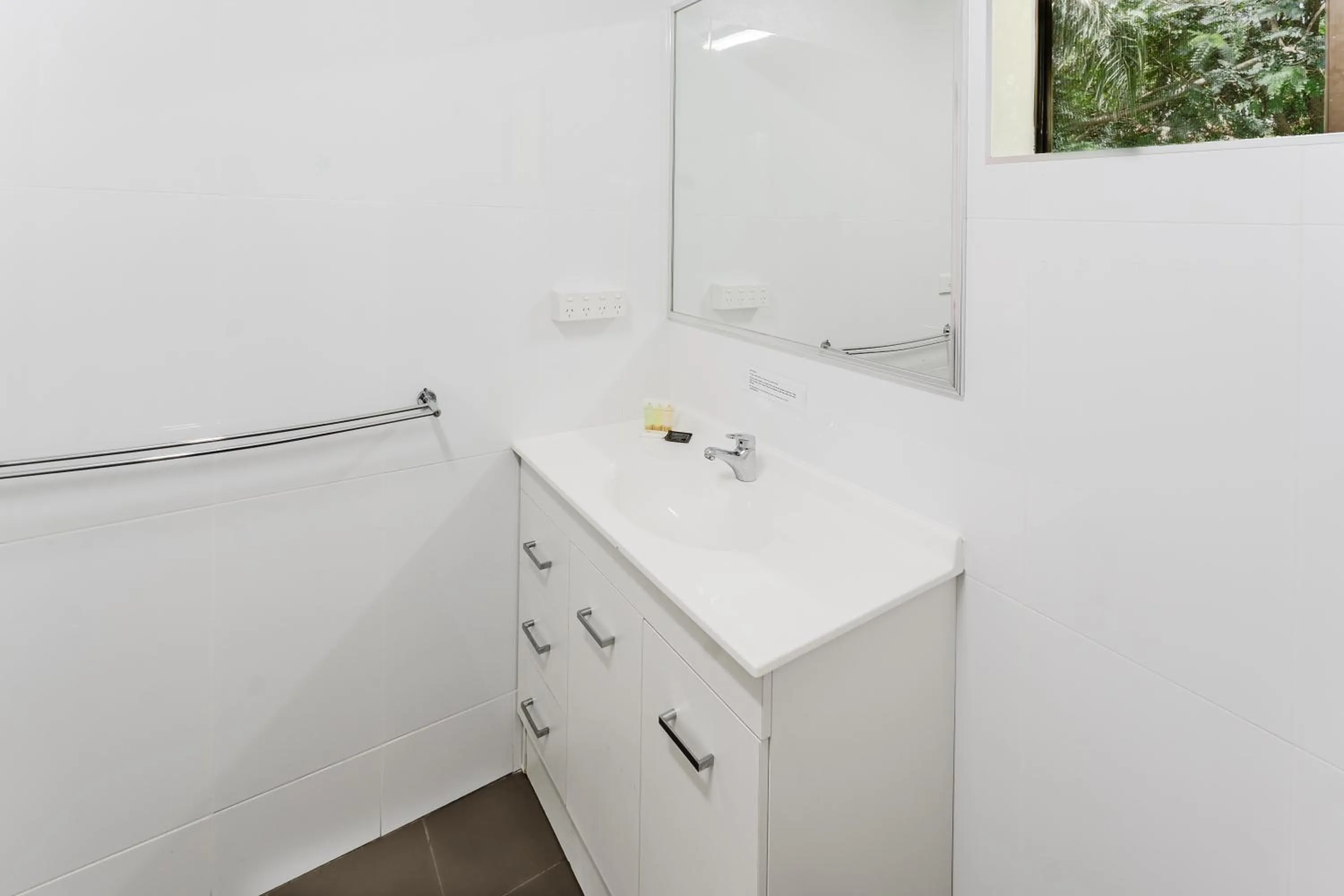 Standard King Spa Room (Not Pet-Friendly) in Country 2 Coast Motor Inn Coffs Harbour