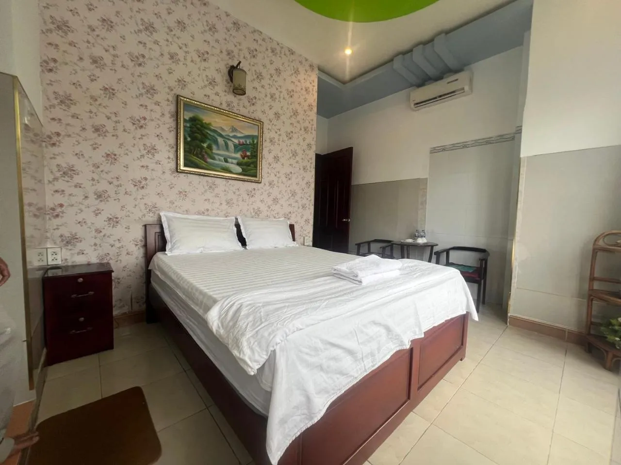 Bed in Kim Long Hotel