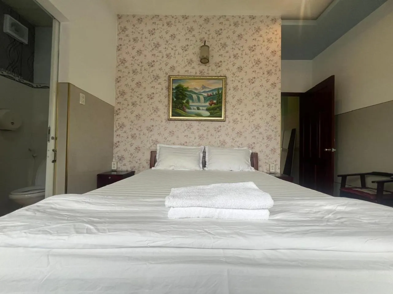 Bed in Kim Long Hotel