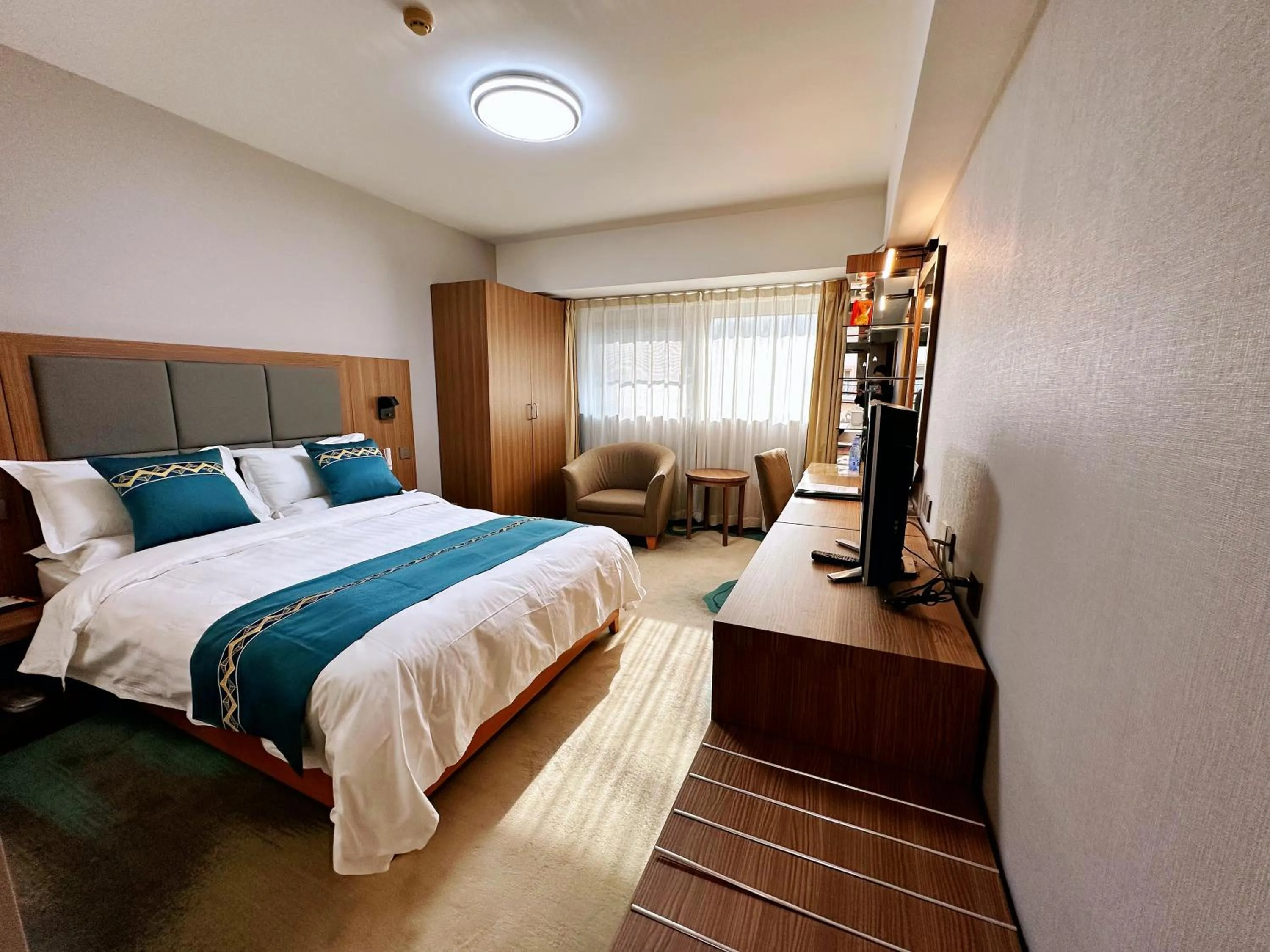 Property building, Bed in The North Garden Hotel Beijing Wangfujing