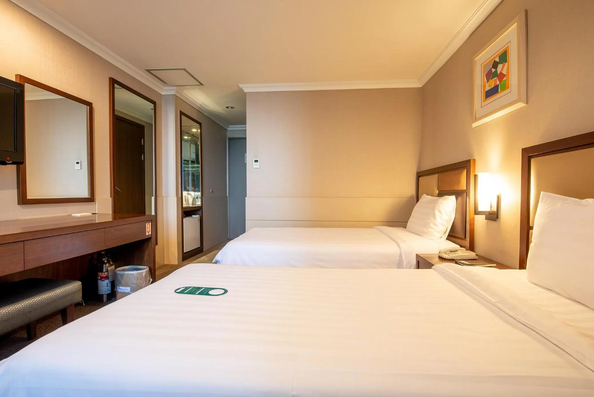 Photo of the whole room, Bed in New Seoul Hotel Myeongdong