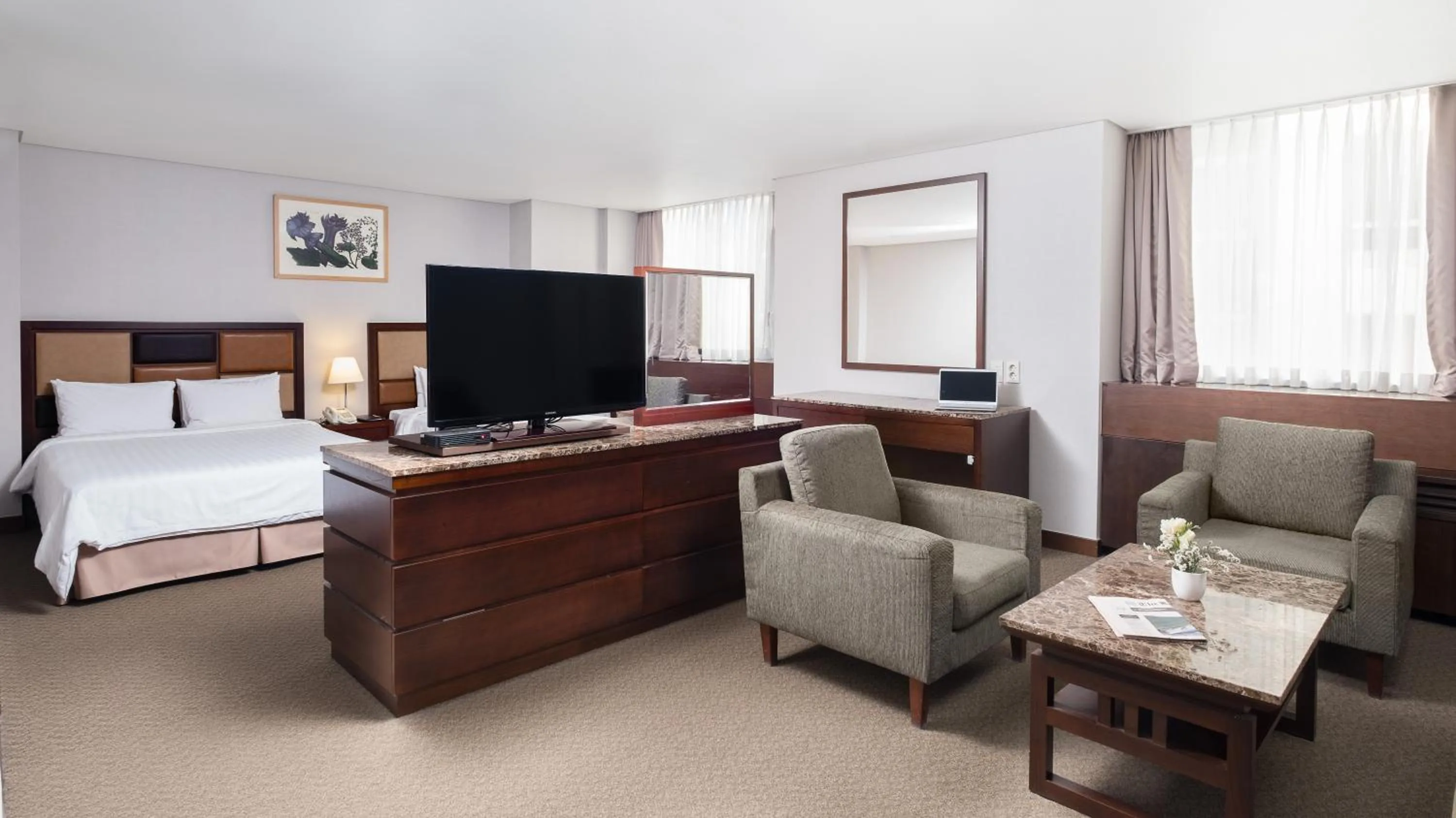 Photo of the whole room, Bed in New Seoul Hotel Myeongdong