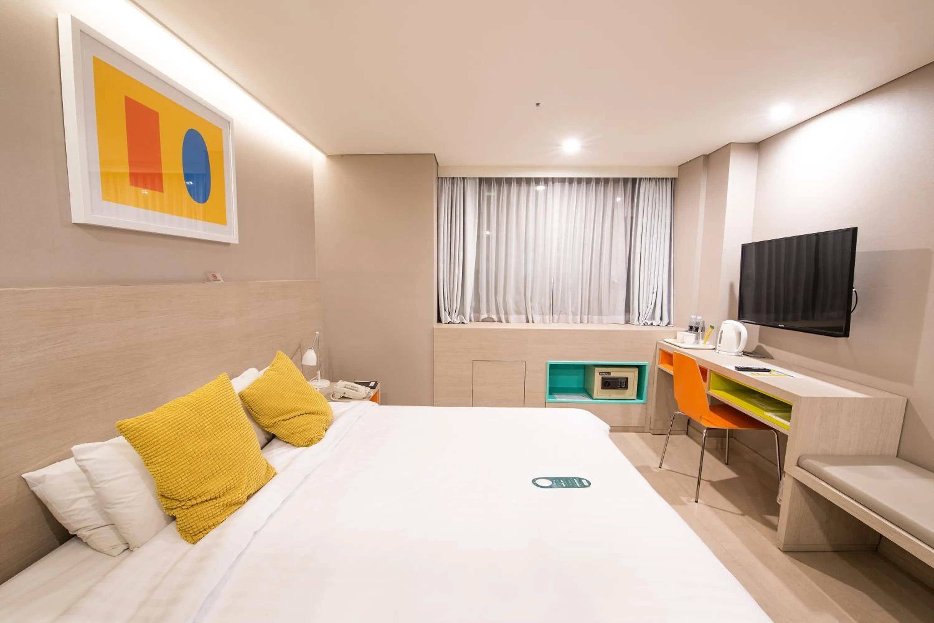 Photo of the whole room, Bed in New Seoul Hotel Myeongdong