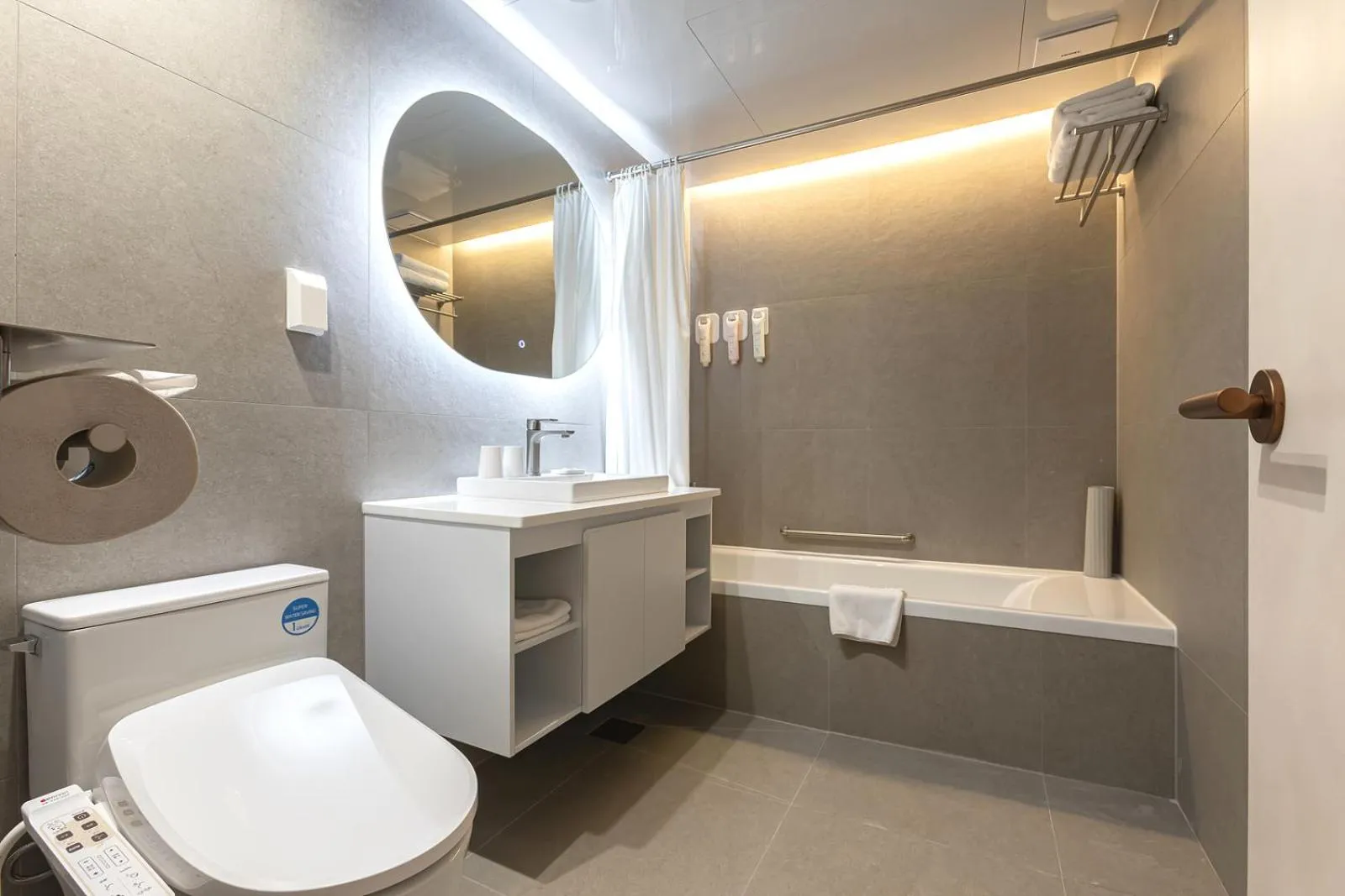 Bathroom in New Seoul Hotel Myeongdong