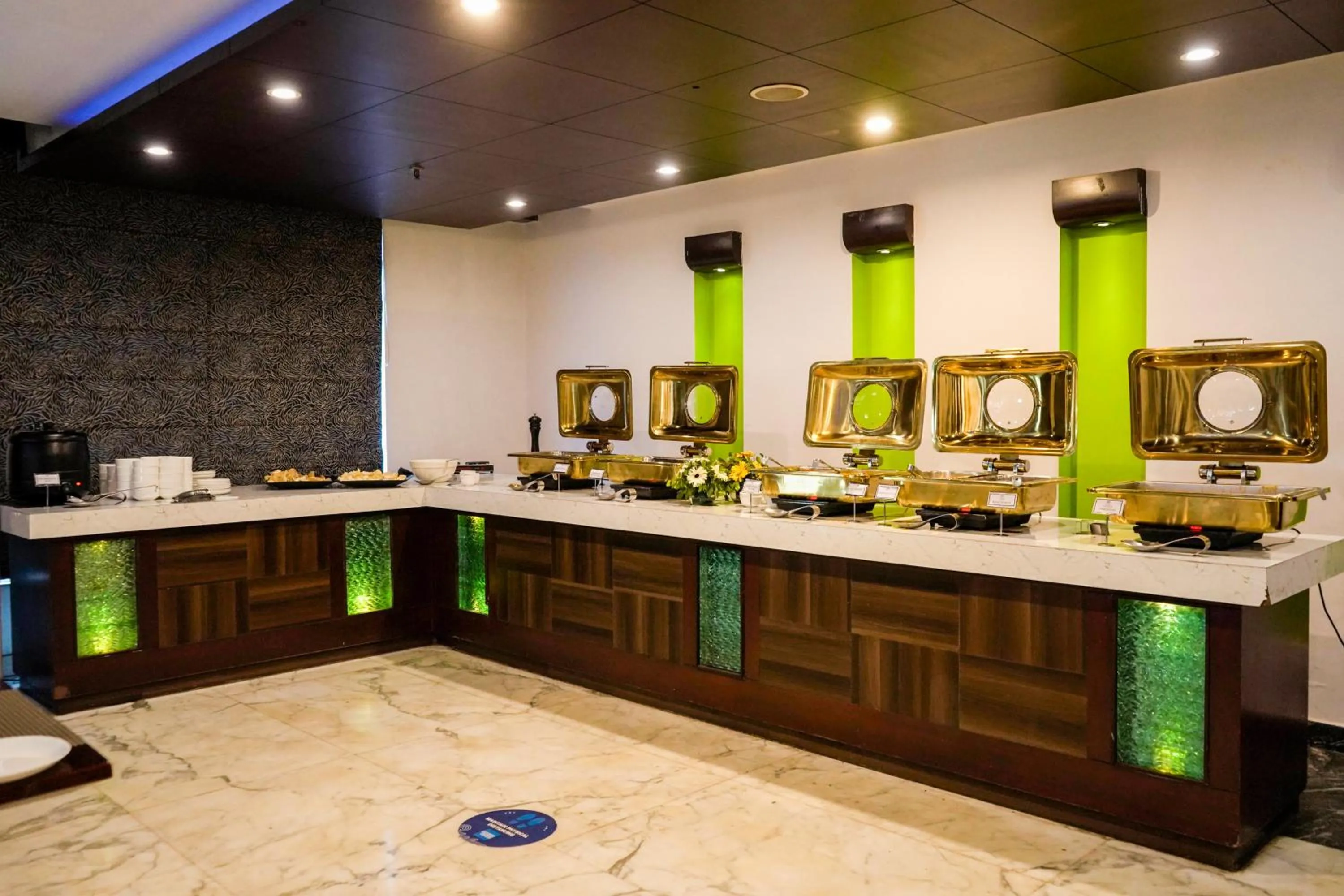 Restaurant/places to eat in TreeHouse Queens Pearl