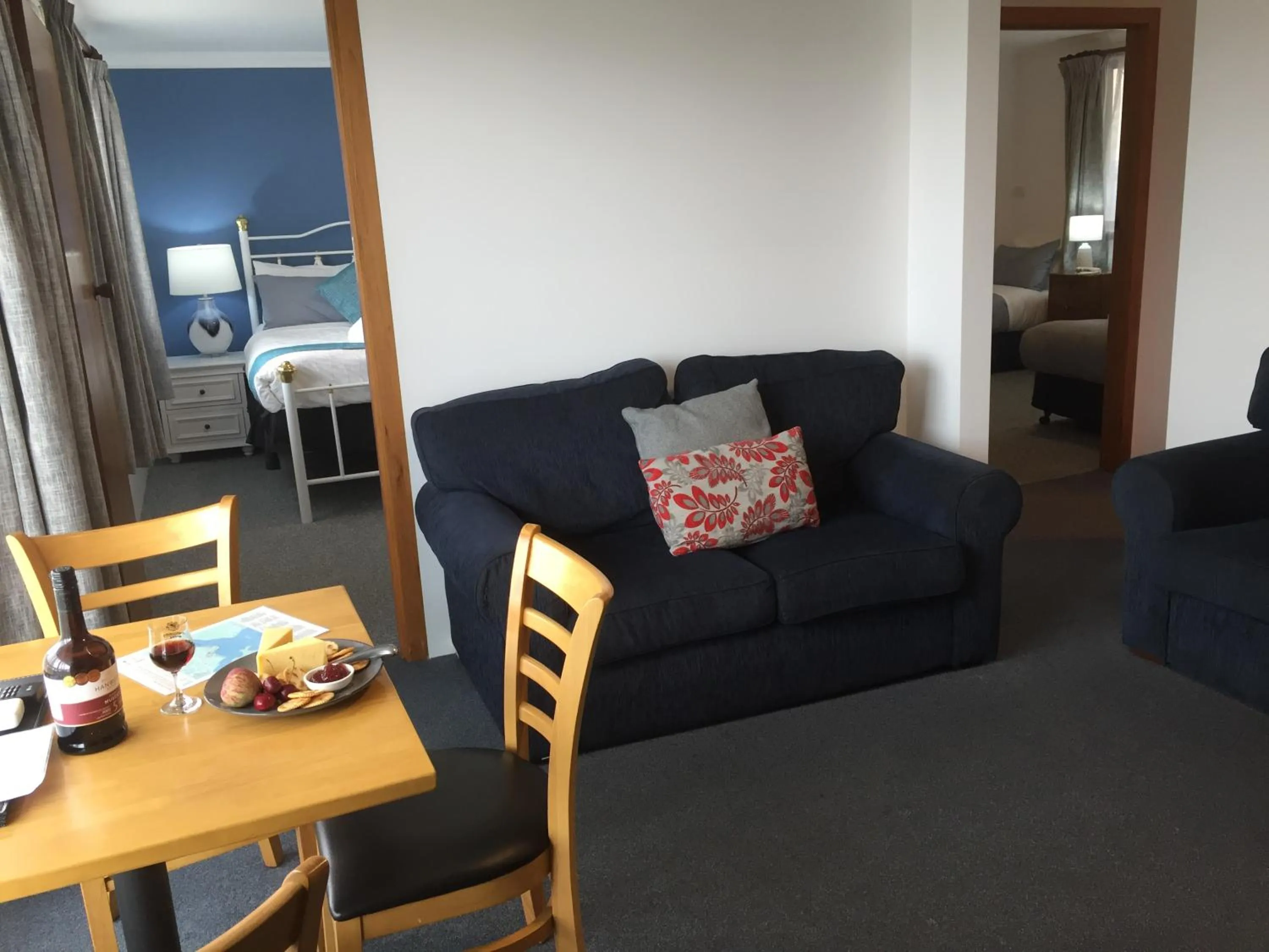 Regatta Point Tavern & Holiday Villas