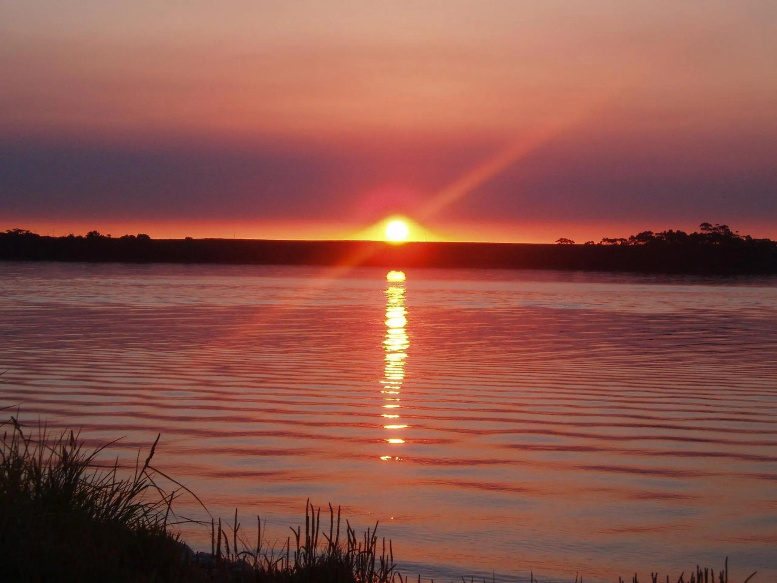 Sunset in Regatta Point Tavern & Holiday Villas