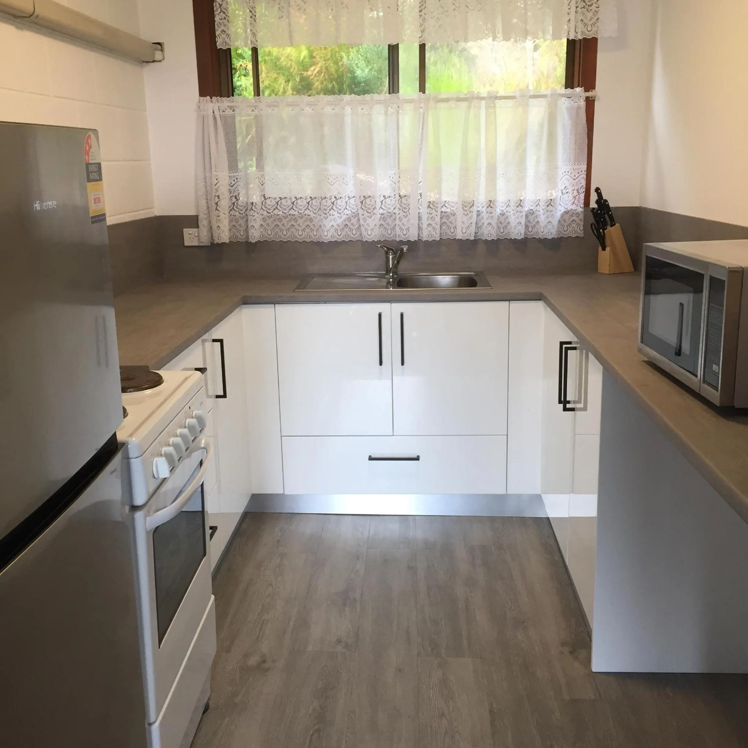 Regatta Point Tavern & Holiday Villas