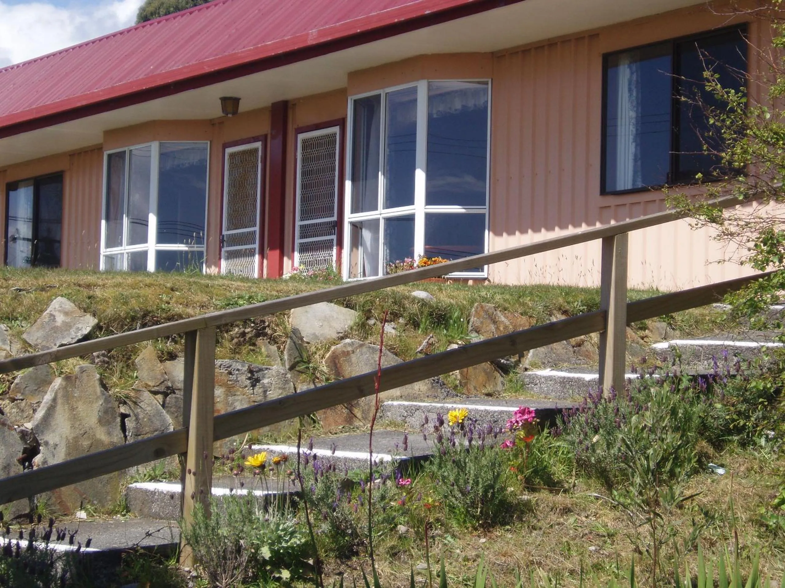 Regatta Point Tavern & Holiday Villas