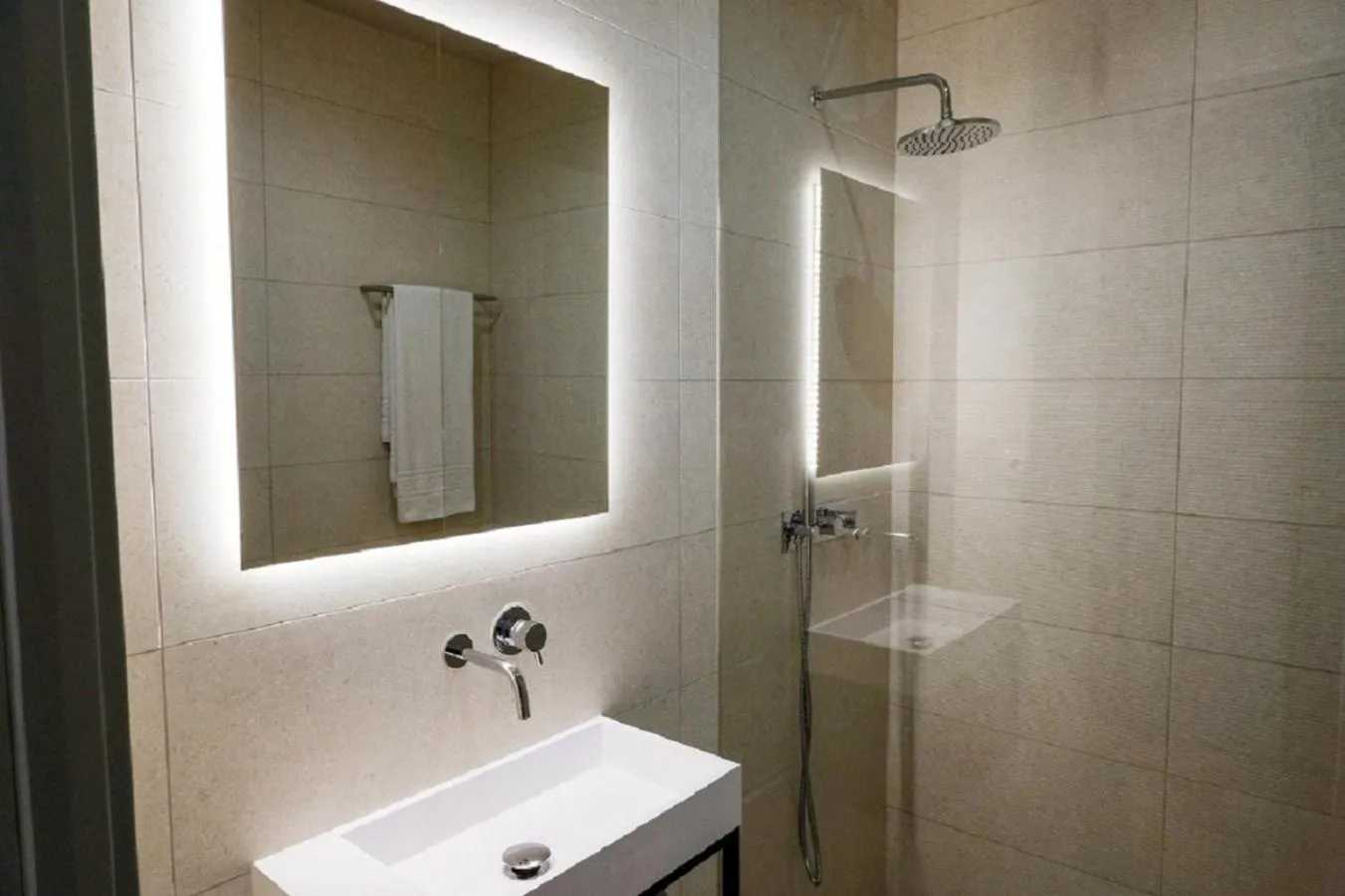 Shower in West Cliffs Ocean and Golf Resort