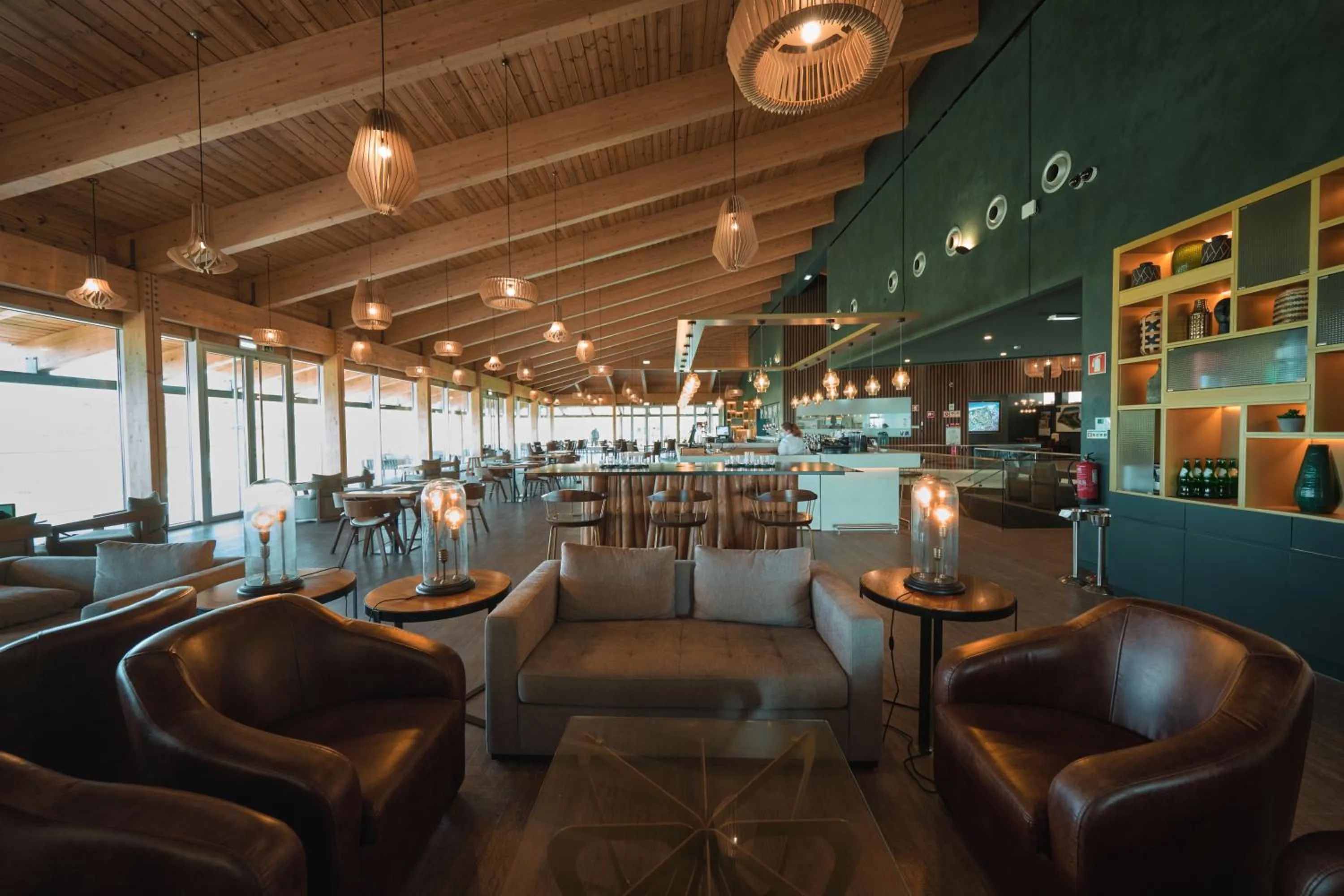 Lounge or bar in West Cliffs Ocean and Golf Resort