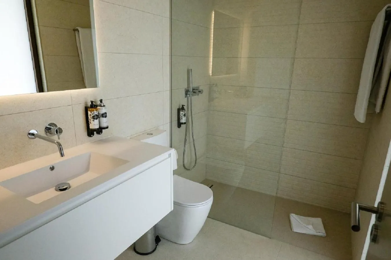 Shower in West Cliffs Ocean and Golf Resort