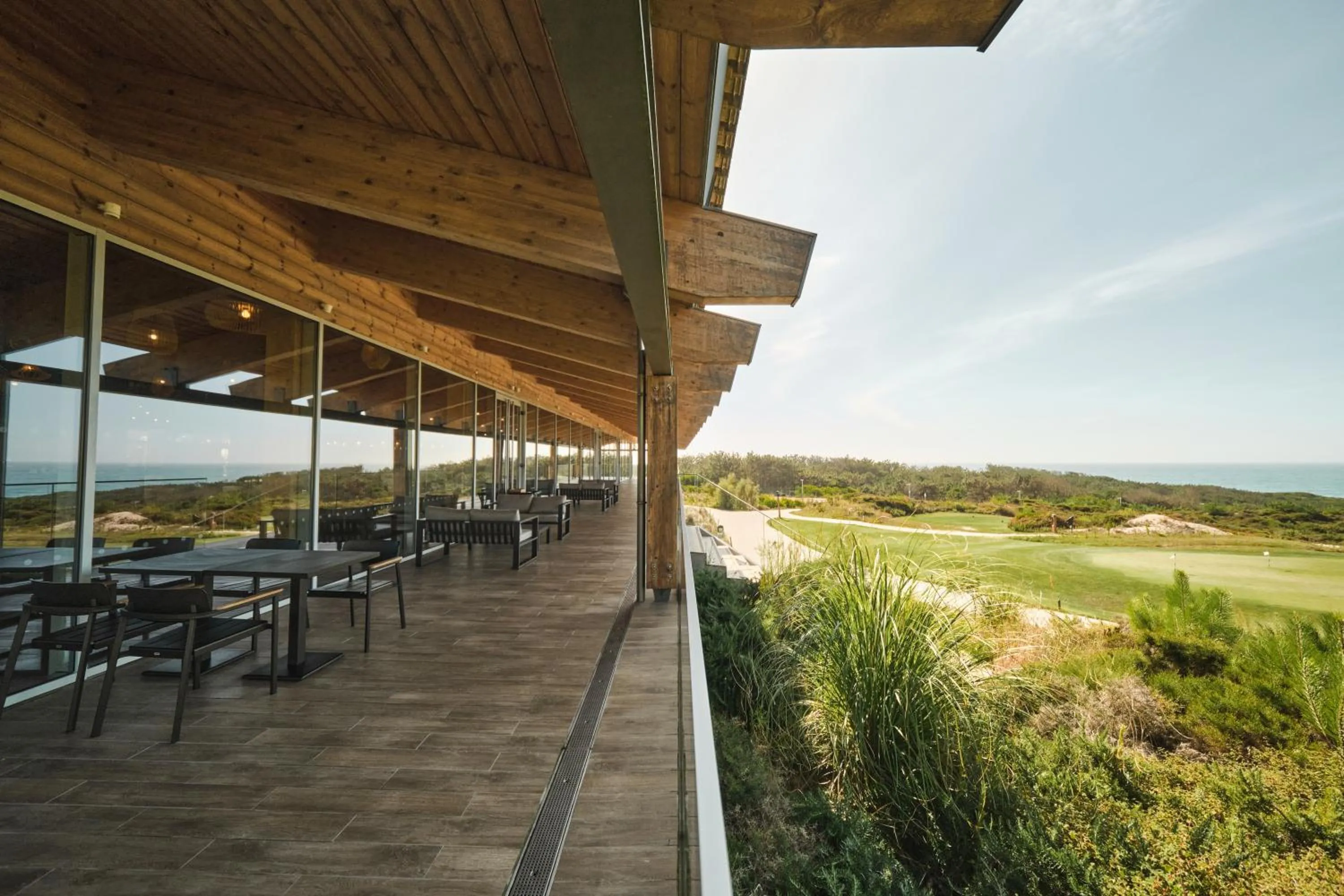 Lounge or bar in West Cliffs Ocean and Golf Resort