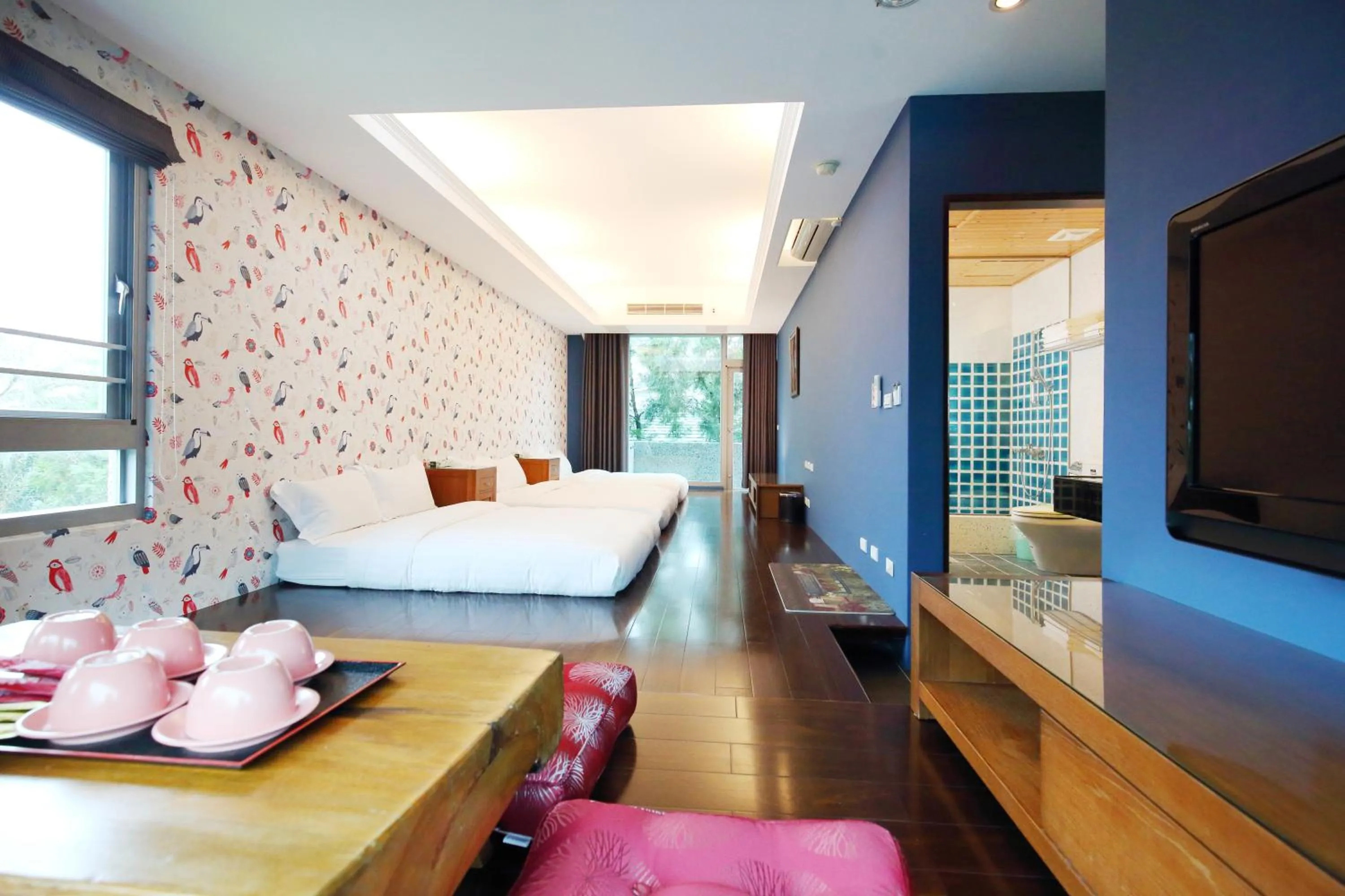 Communal lounge/ TV room in Pretty Sun B&B