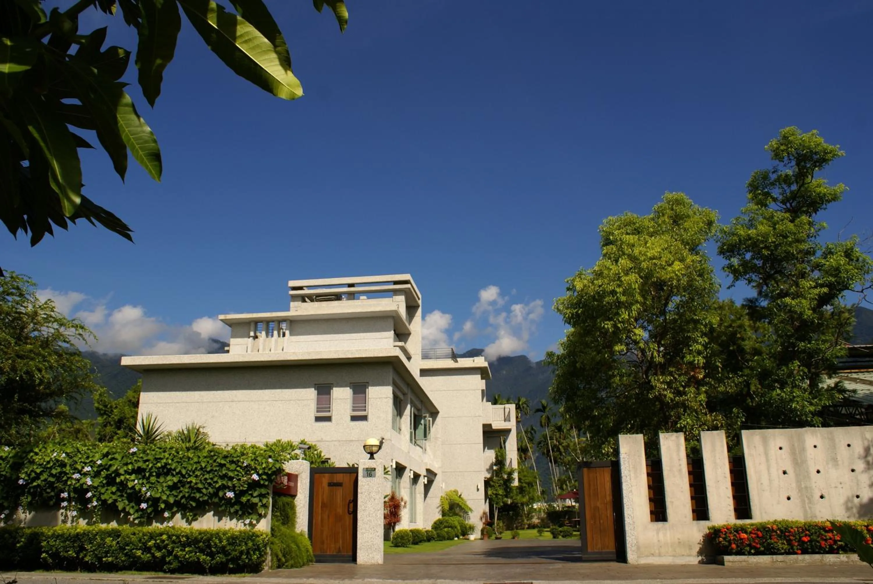 Property building in Pretty Sun B&B