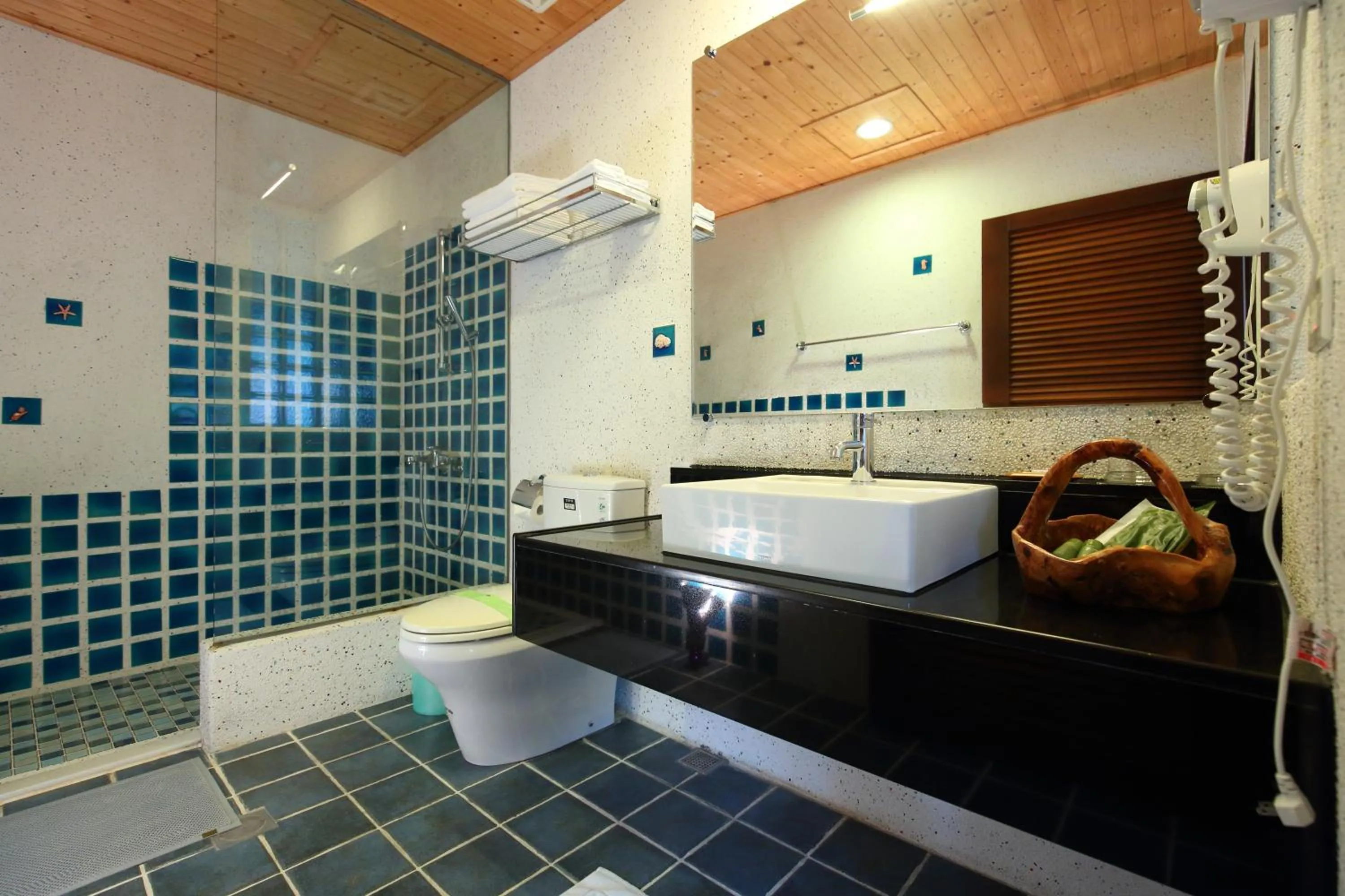 Shower in Pretty Sun B&B