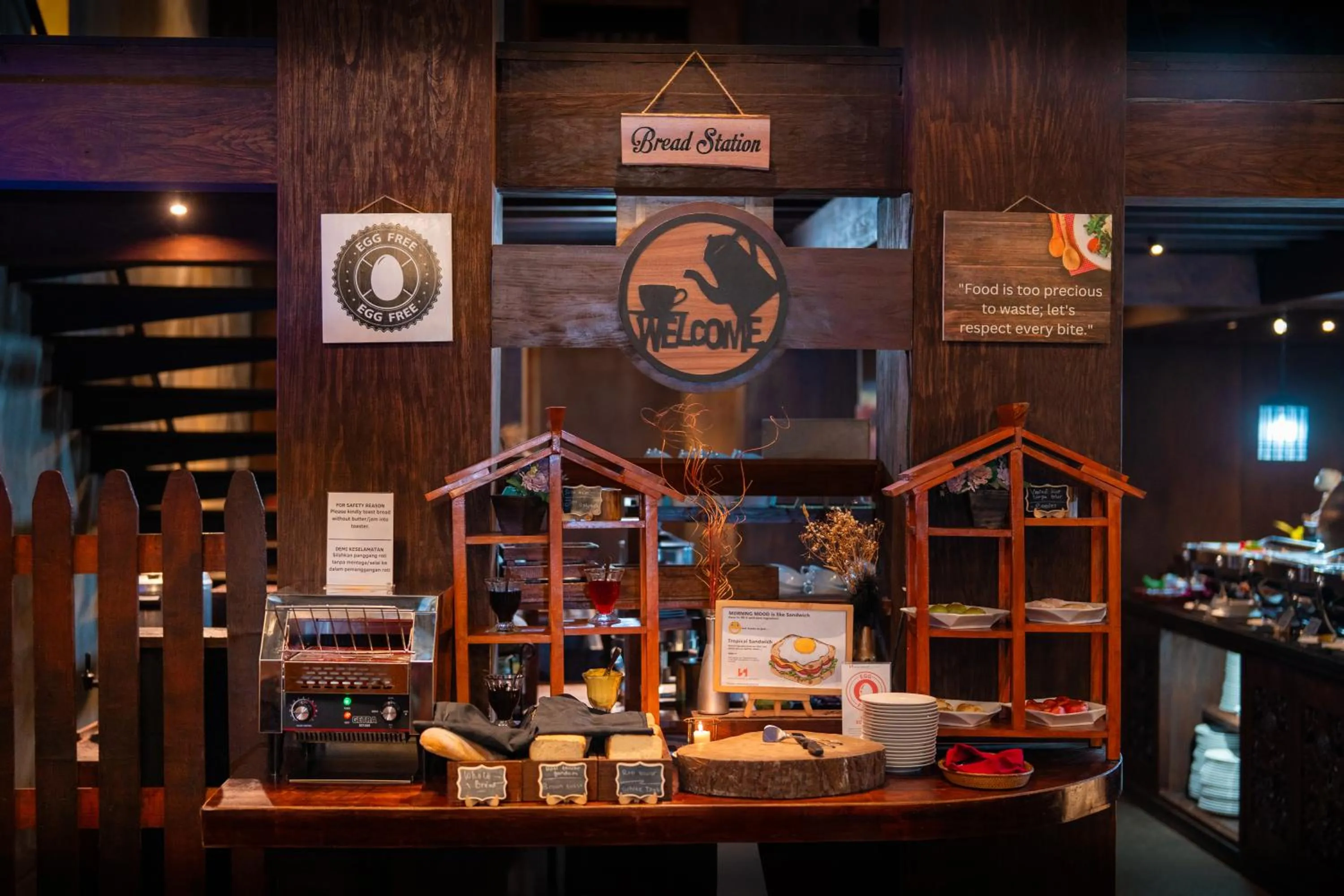 Restaurant/places to eat in Swiss-Belhotel Rainforest