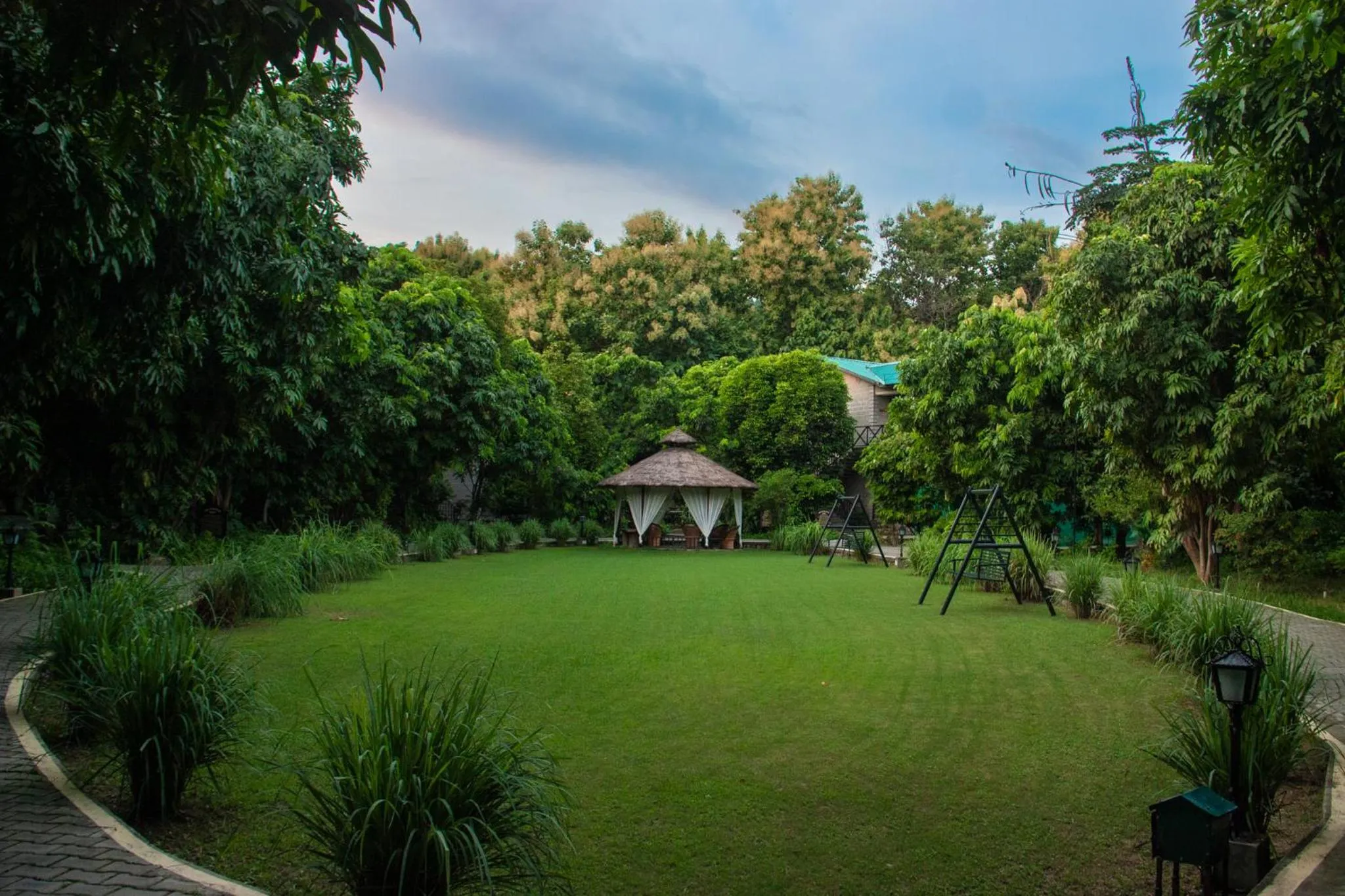 Garden in Aahana Resort - Jim Corbett
