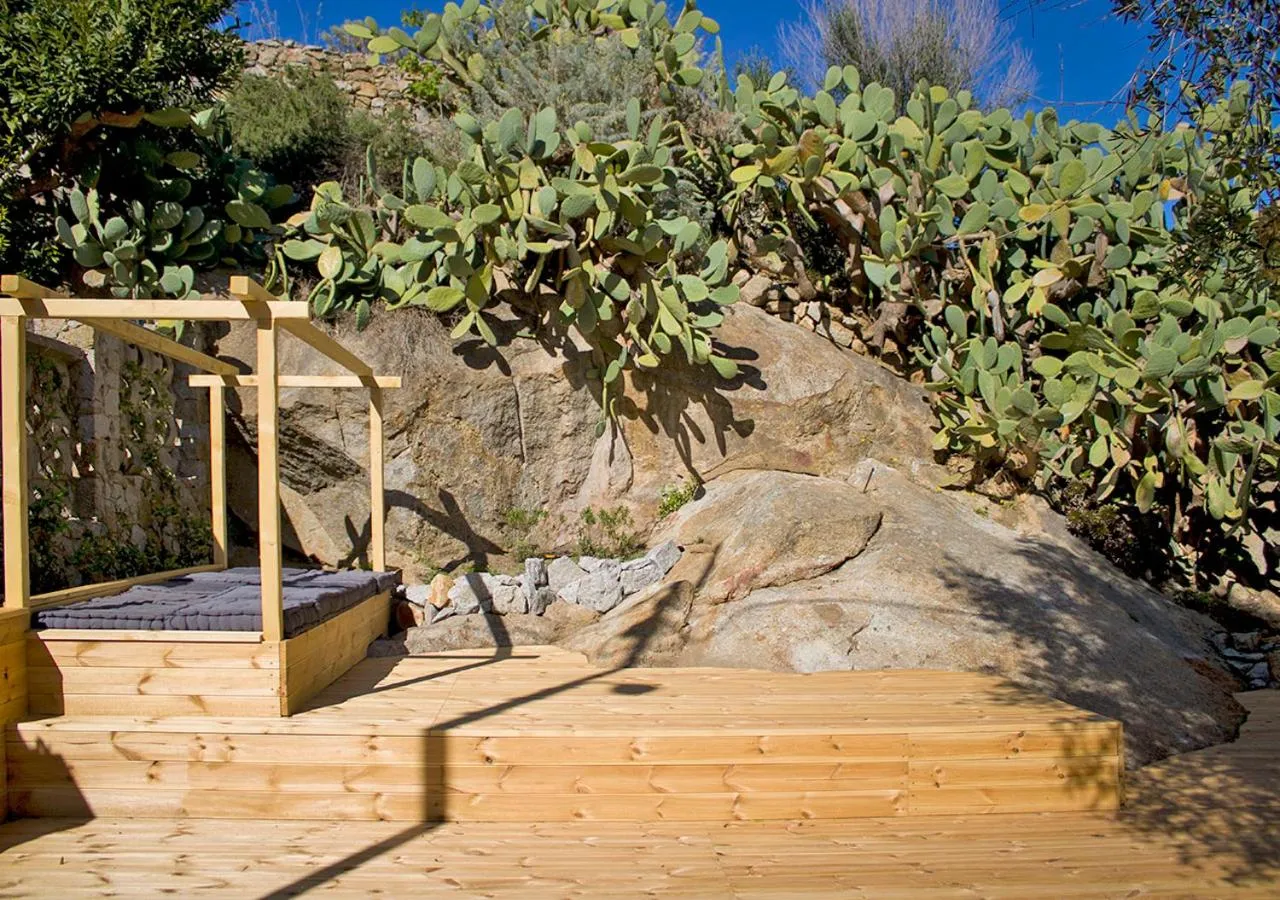 Garden in LA GUARDIA Hotel