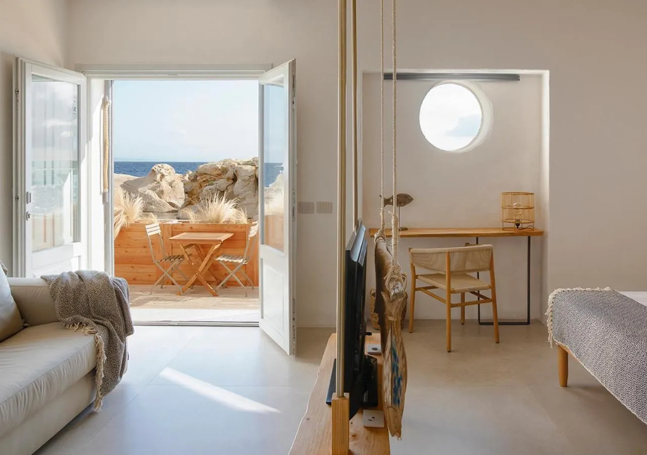 Photo of the whole room, Bed in LA GUARDIA Hotel