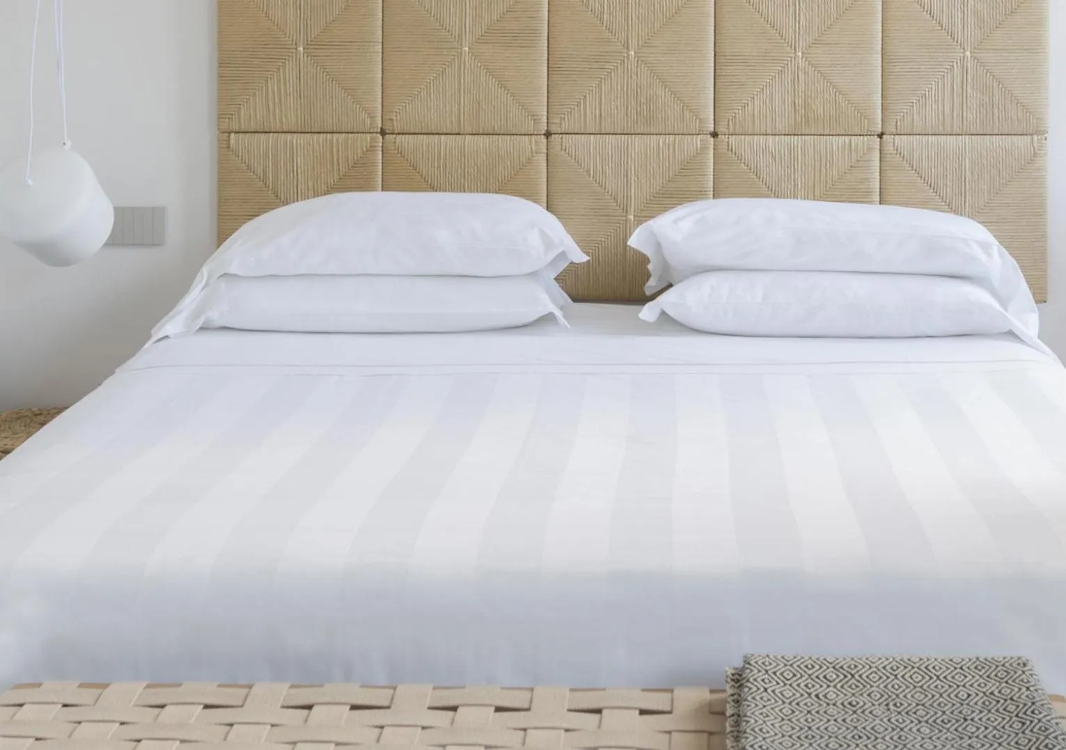 Bed in LA GUARDIA Hotel