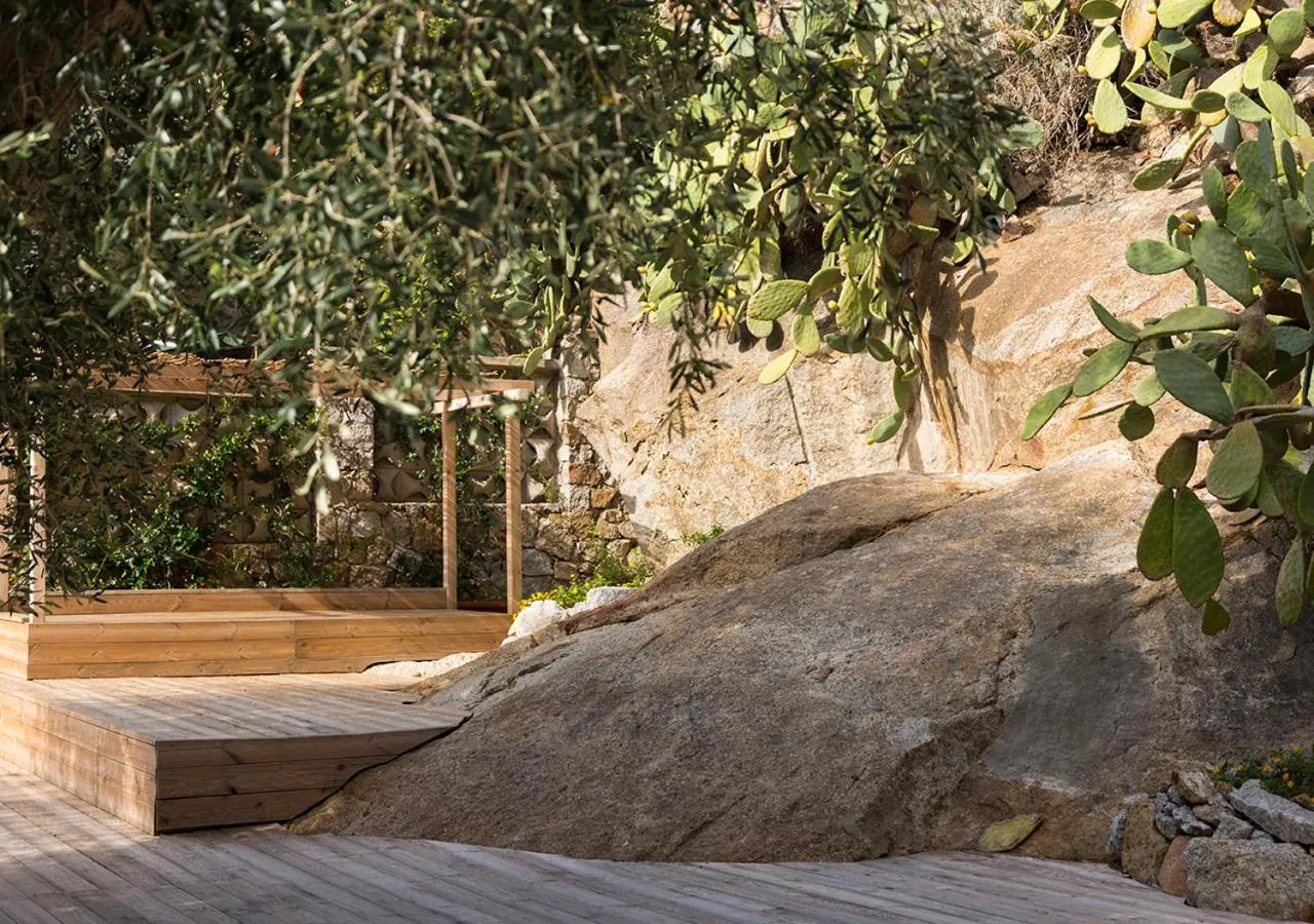 Garden in LA GUARDIA Hotel