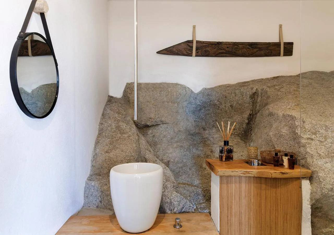 Bathroom in LA GUARDIA Hotel