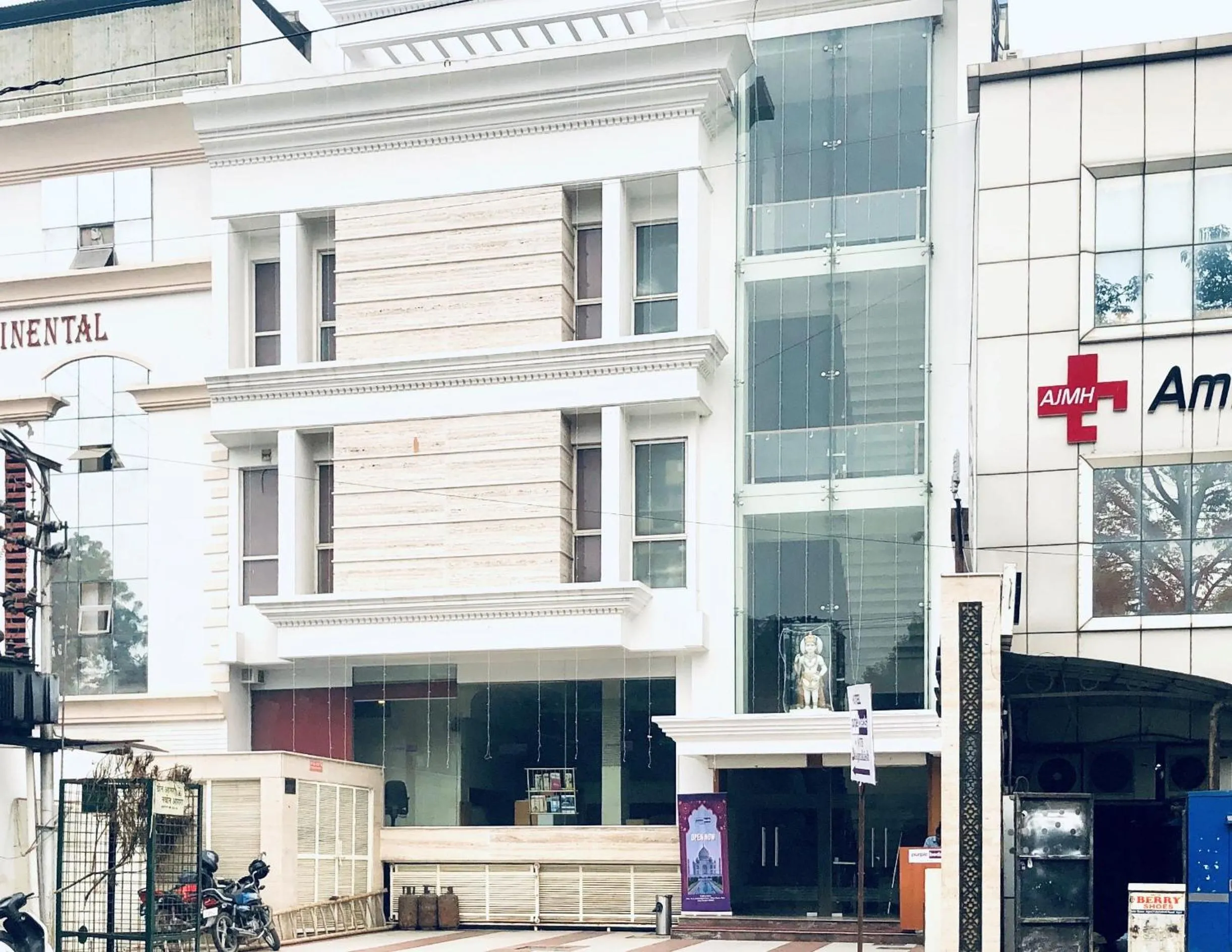 Property building in Hotel Dasaprakash