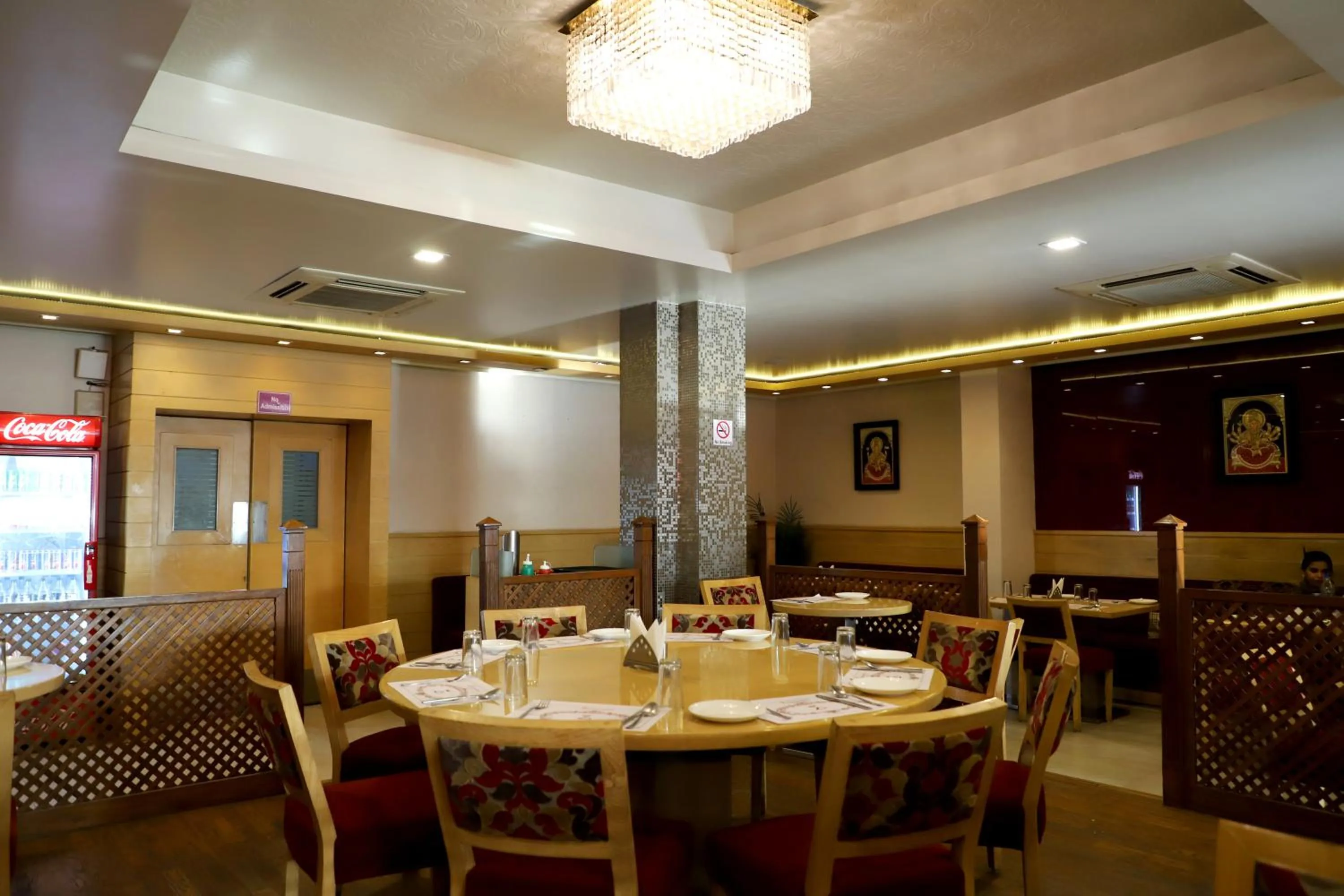 Restaurant/places to eat in Hotel Dasaprakash