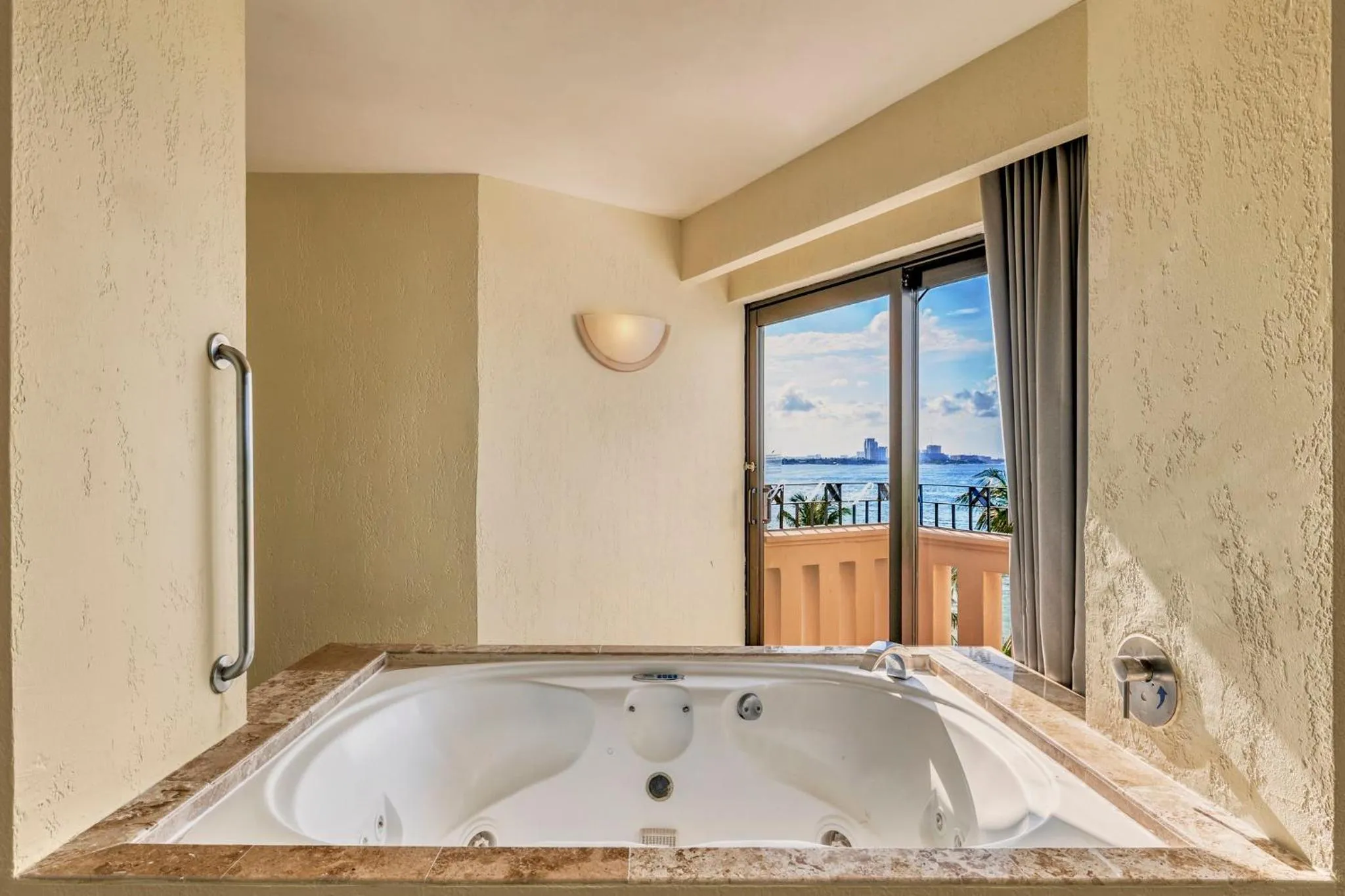 Photo of the whole room in Fiesta Americana Cancun Villas