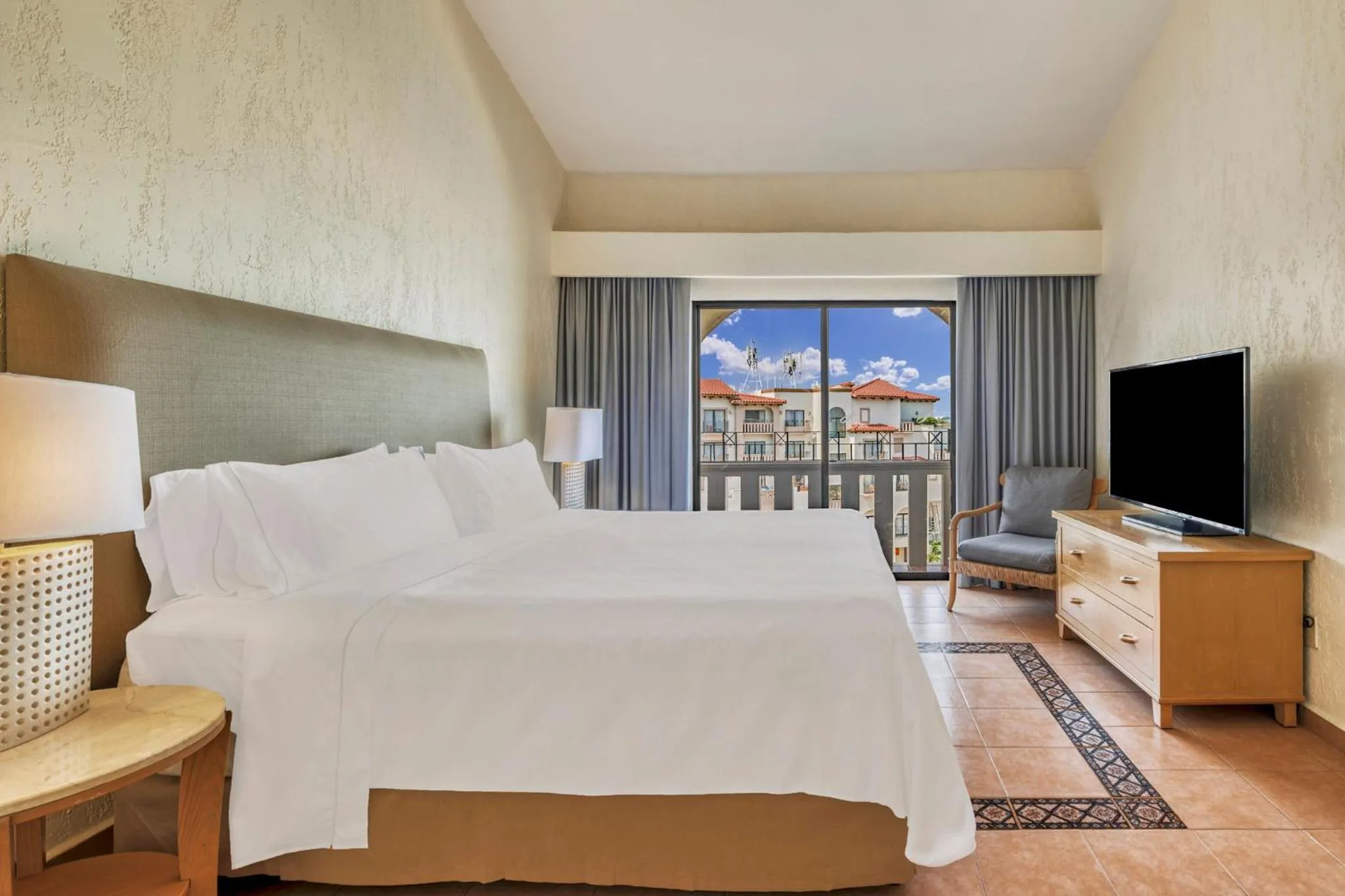 Photo of the whole room, Bed in Fiesta Americana Cancun Villas